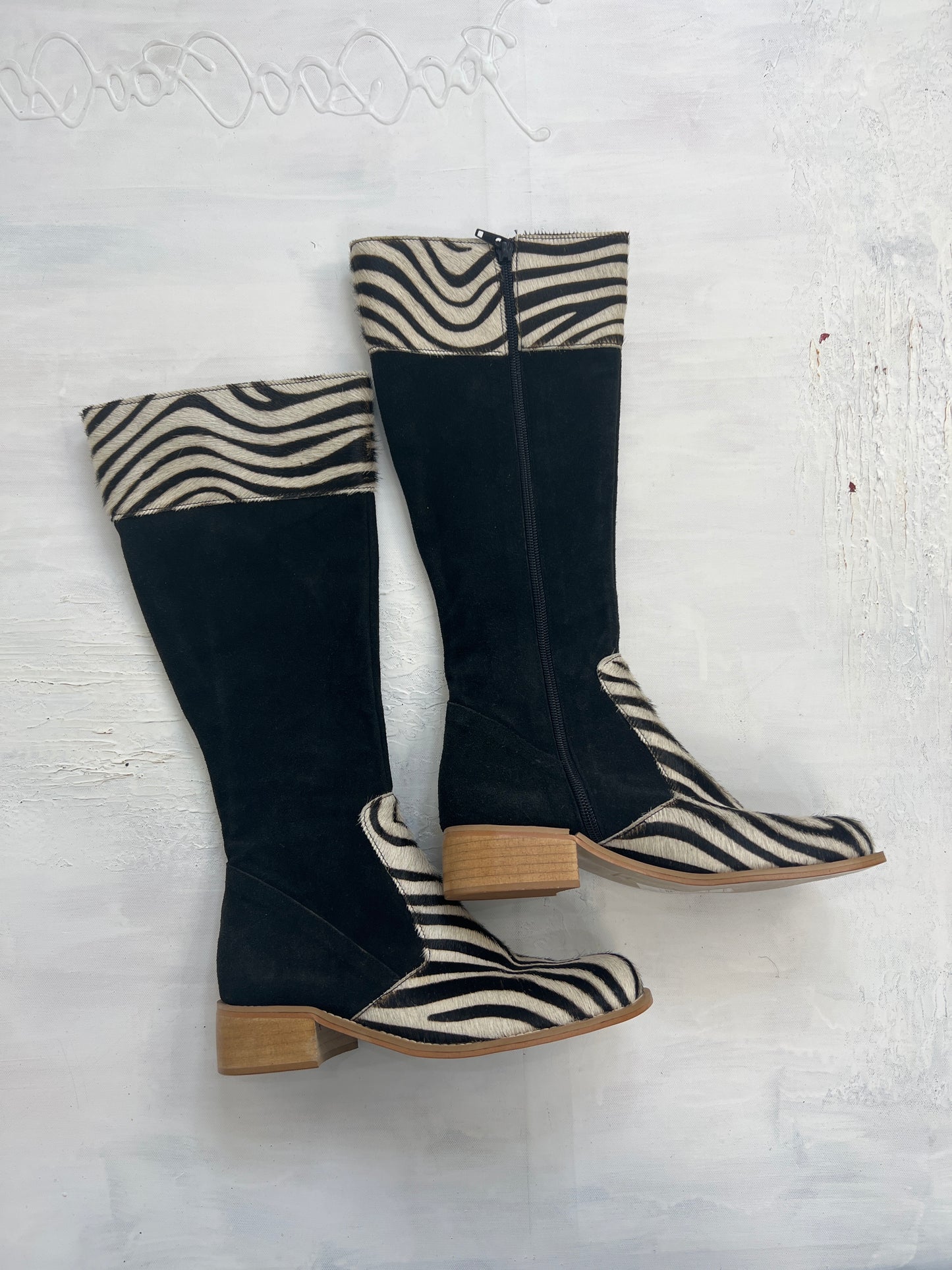 ⭐️BUFFY THE VAMPIRE SLAYER | black and white zebra print suede boots