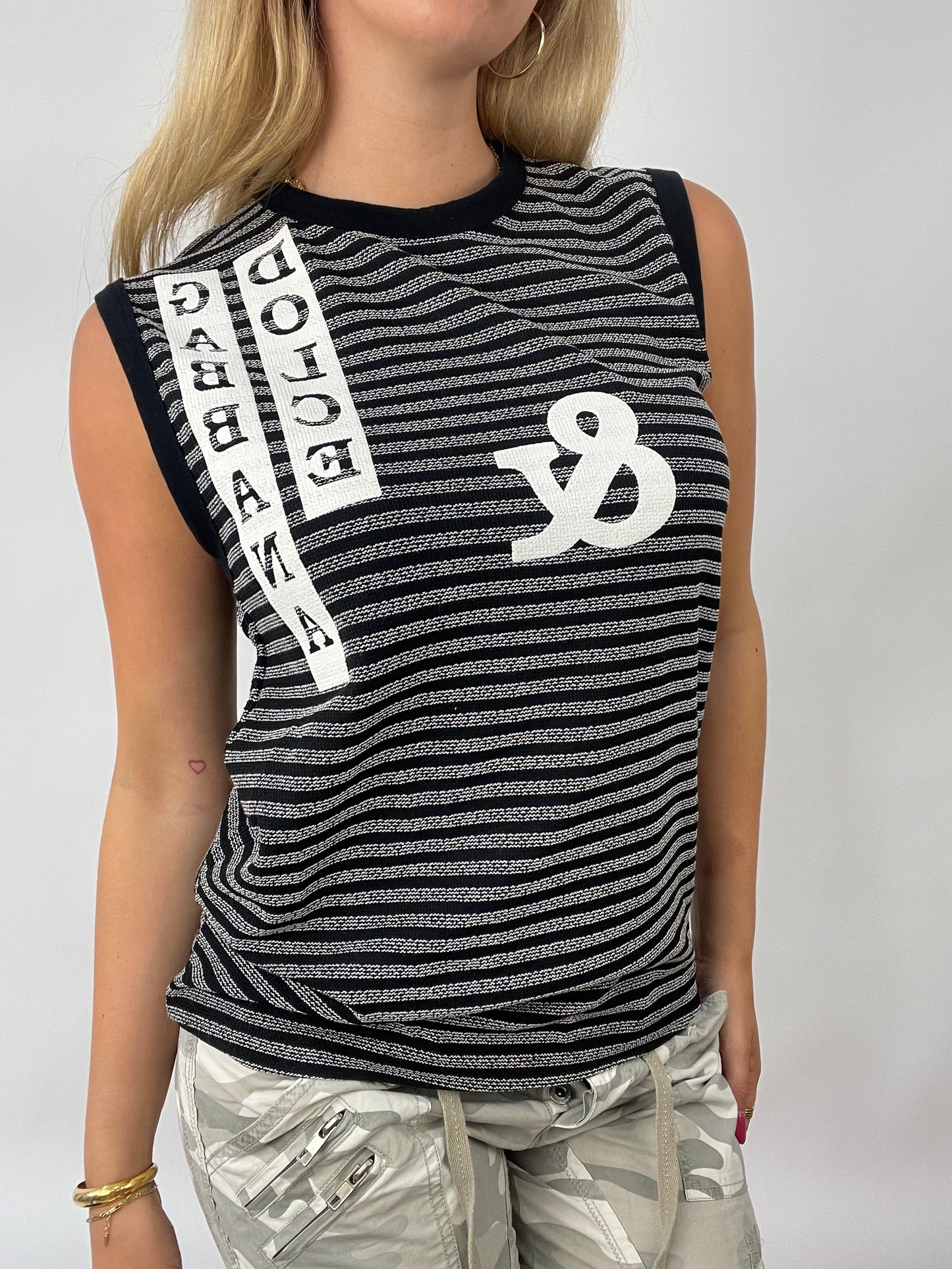 CITY BREAK DROP | xl black d&g style striped vest with logo graphic