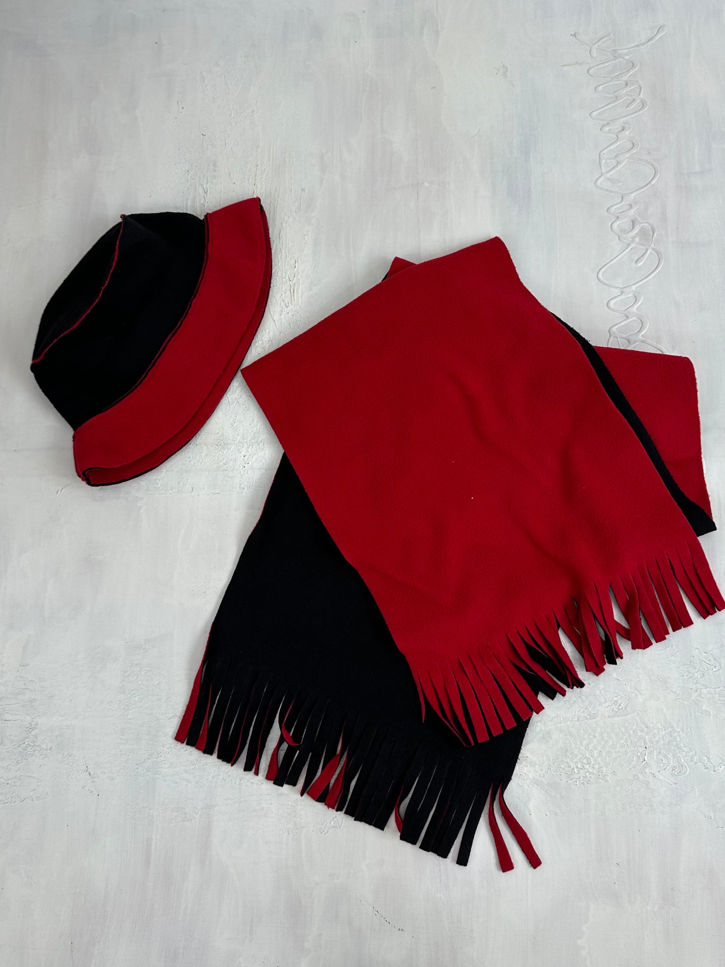 💻BEST PICKS | one size red and black reversible scarf and bucket hat