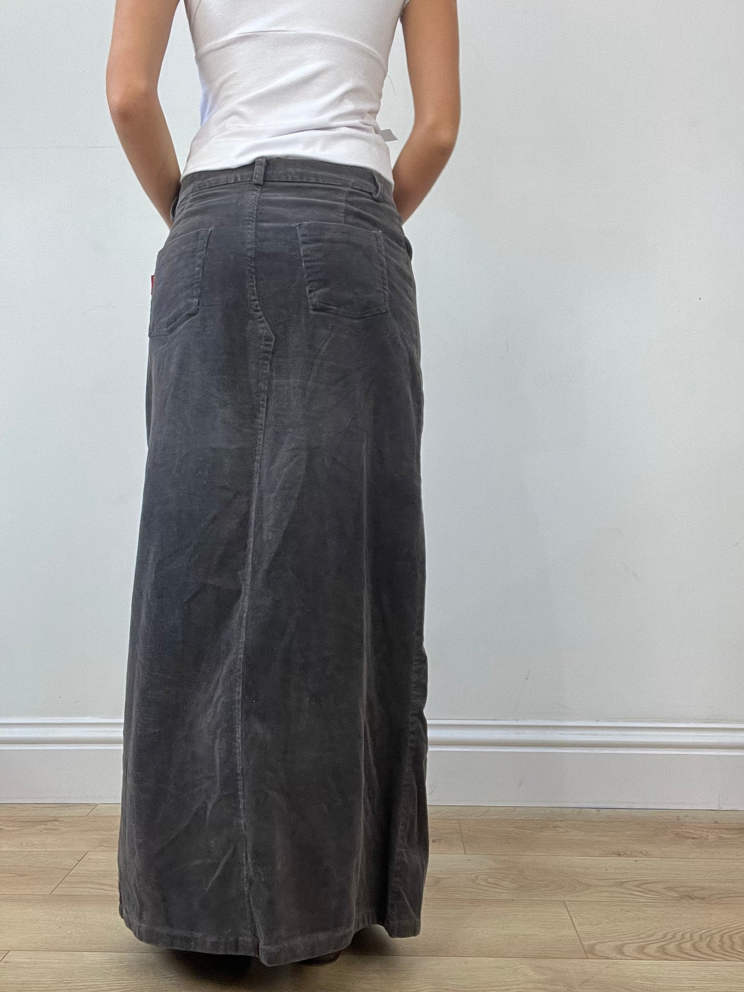 💻AUTUMN ESSENTIALS | medium grey corduroy maxi skirt