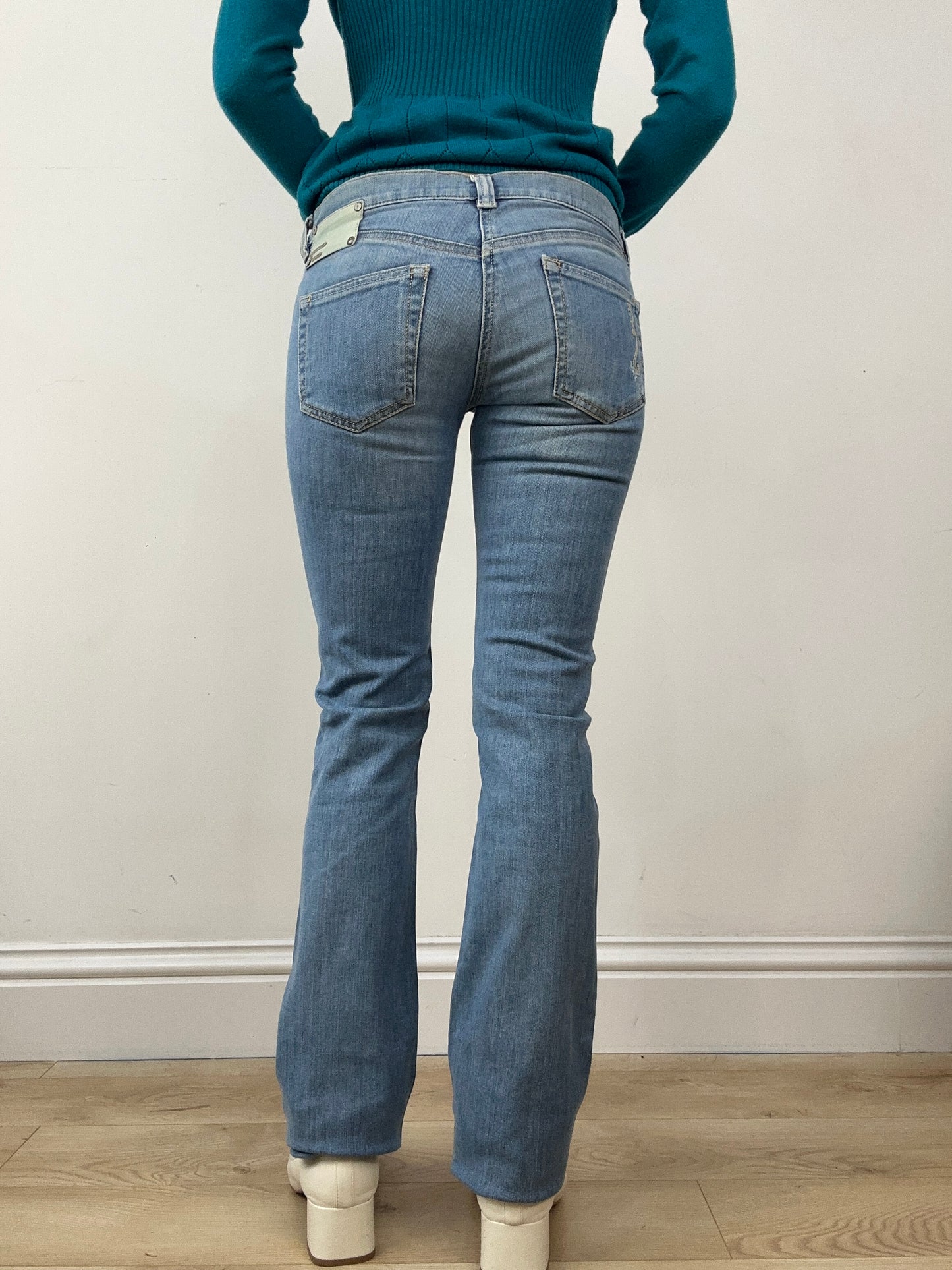 GILMORE GIRLS | small light wash diesel jeans