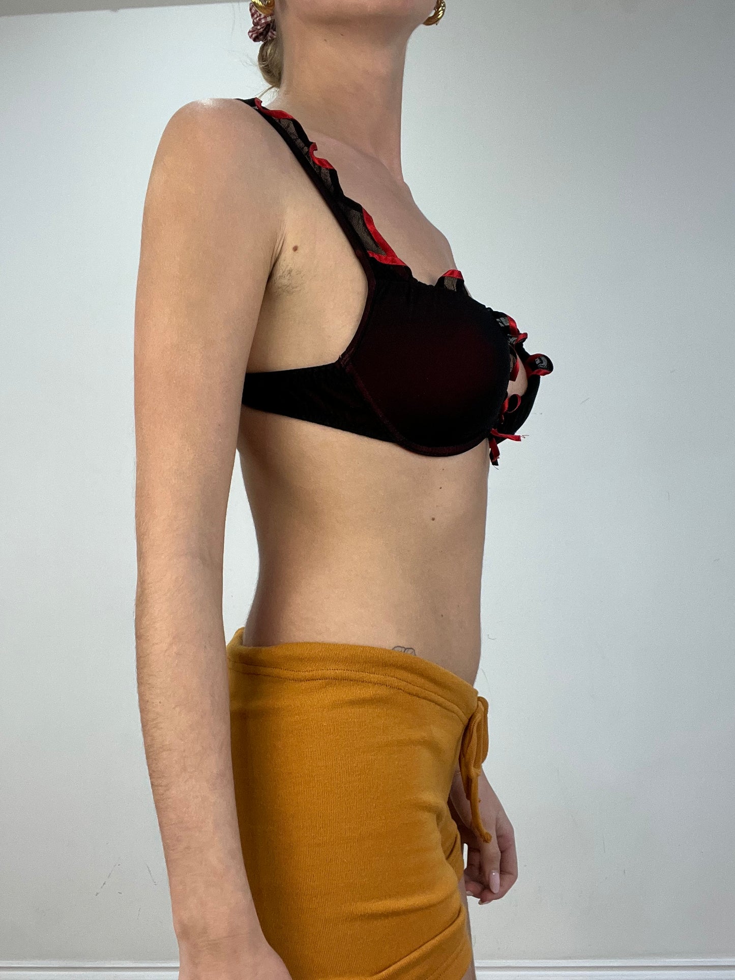 vintage edit: date night | small black and red intimissimi bra