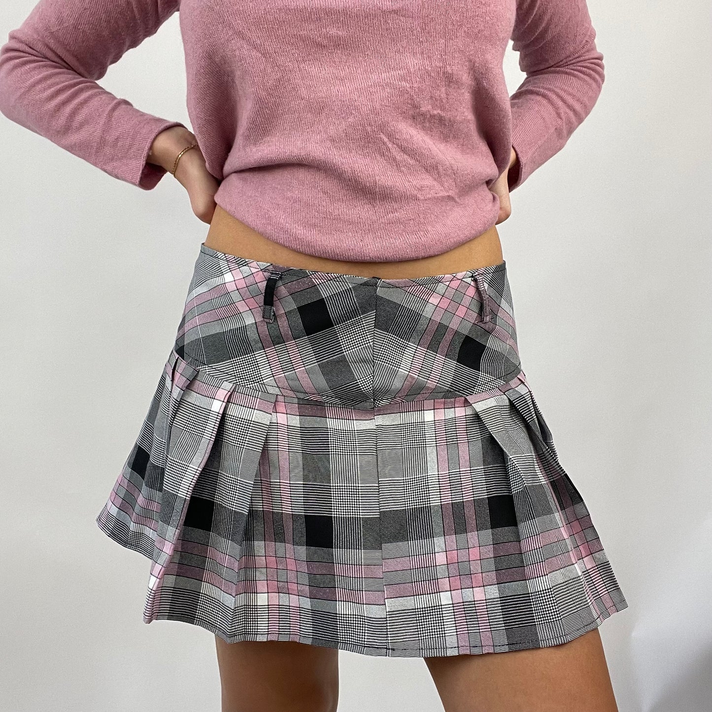 GIRL CORE DROP | small black and pink checked pleated mini skirt