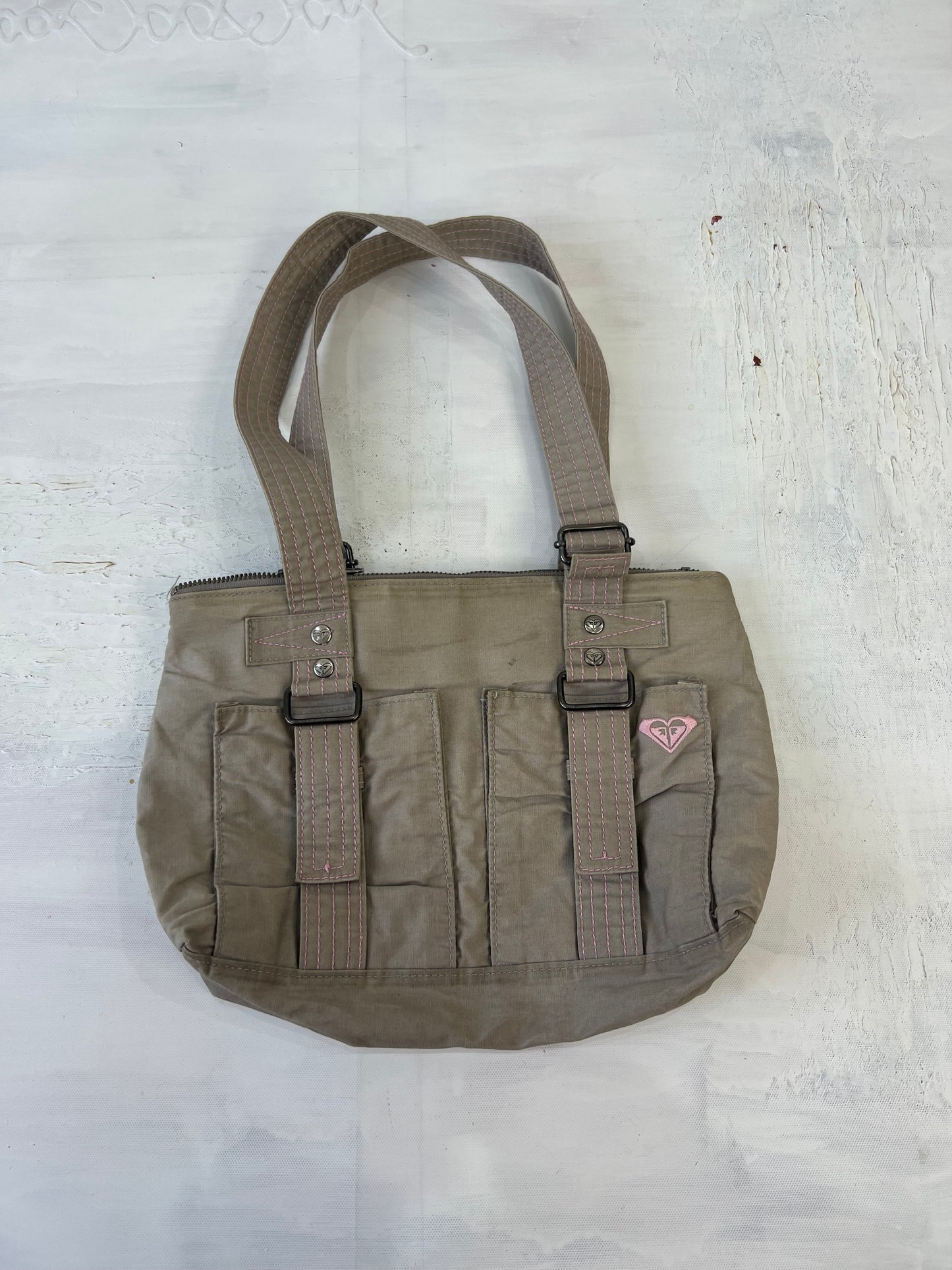 st patrick’s day | grey and pink roxy shoulder bag