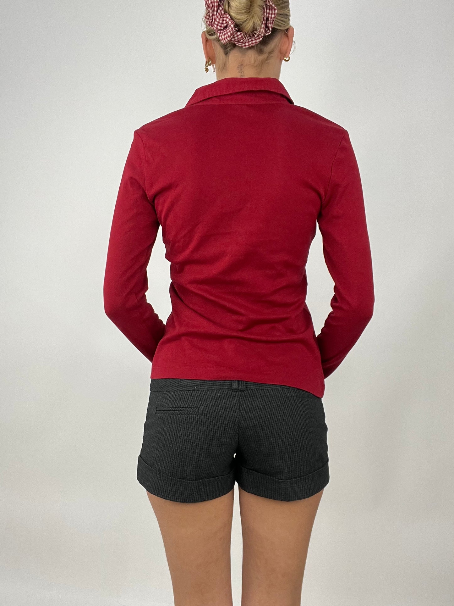 TAYLOR SWIFT DROP | medium red long sleeved collared top