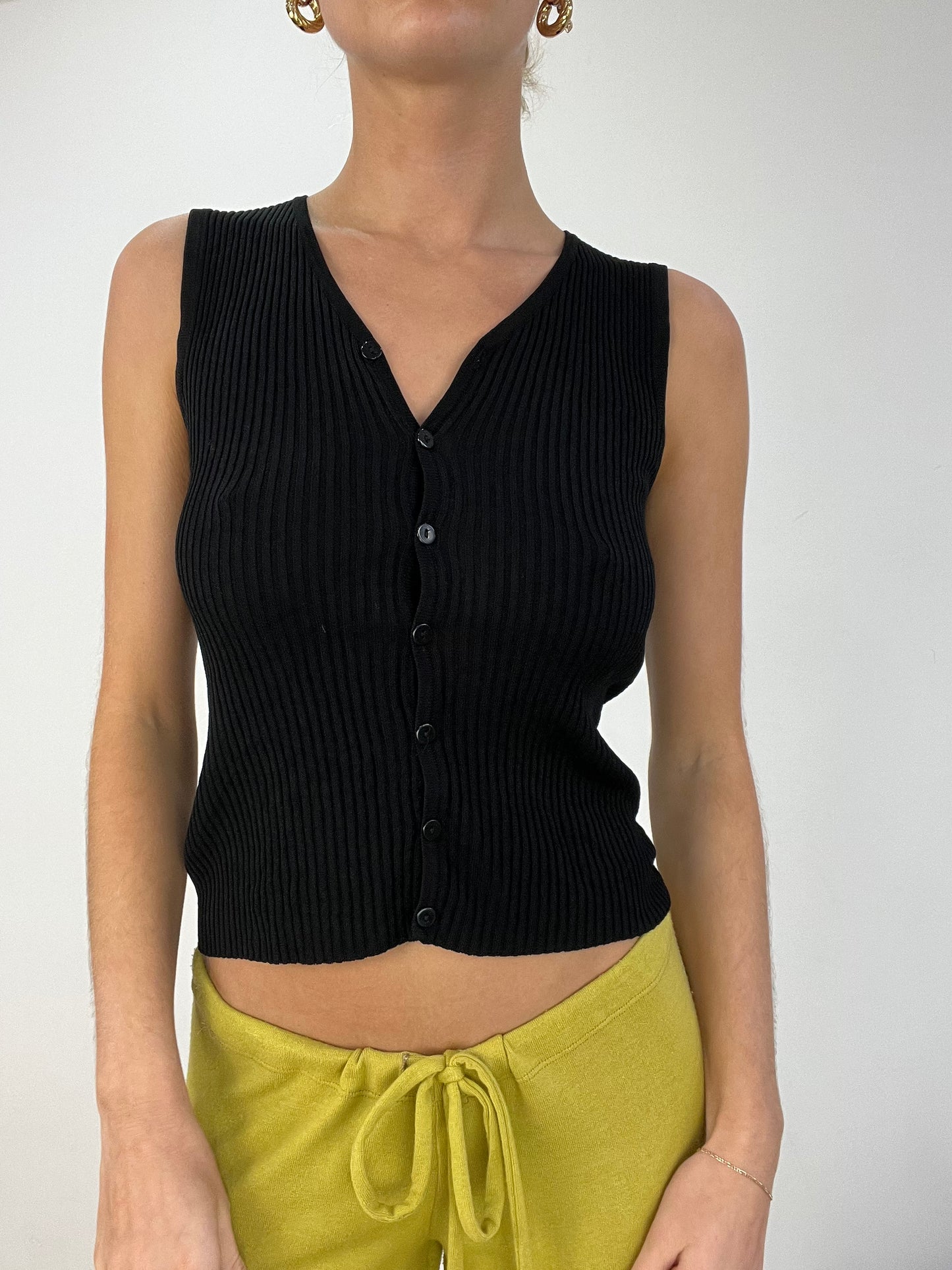 WINTER TRENDS | small black ribbed top