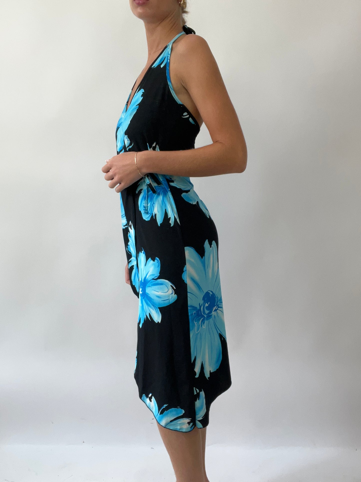 💚 GIRLS TRIP DROP | medium black dress with blue floral print