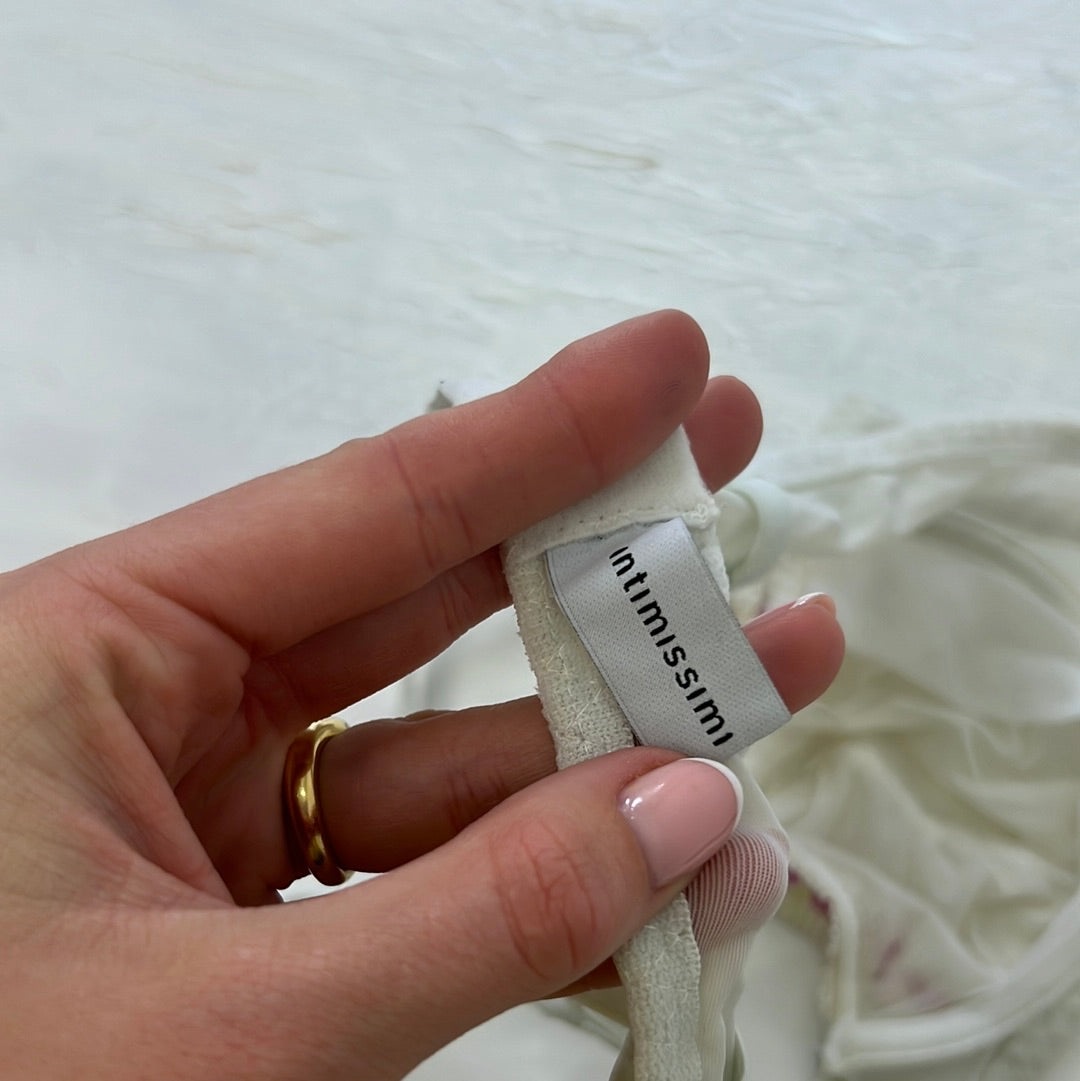 INSTA BADDIE DROP | small cream mesh intimissimi bra with embroidery