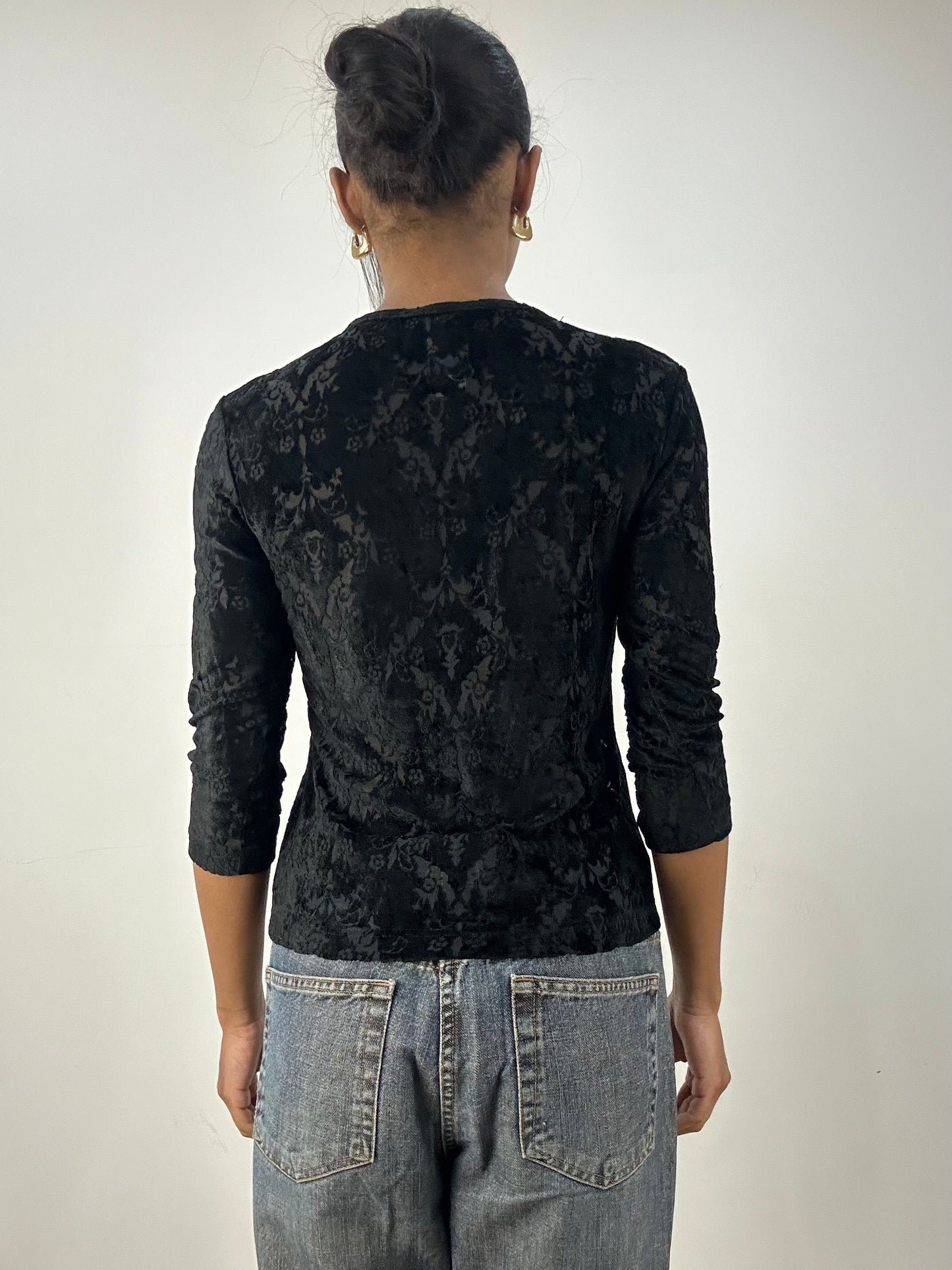 MOB WIFE DROP | large black velvet patterned 3/4 sleeve top