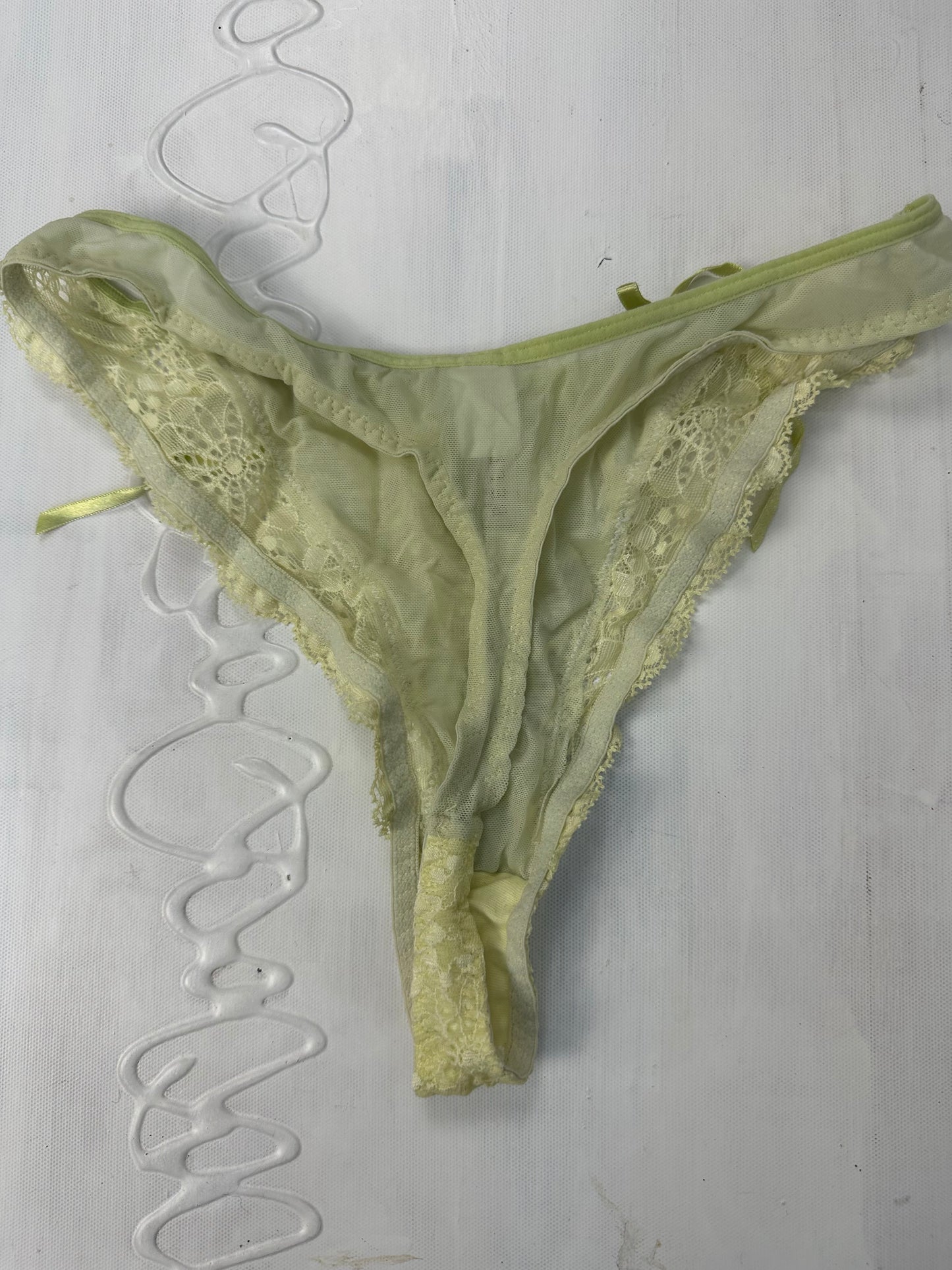 BEST PICKS | small green and white ribbon underwear