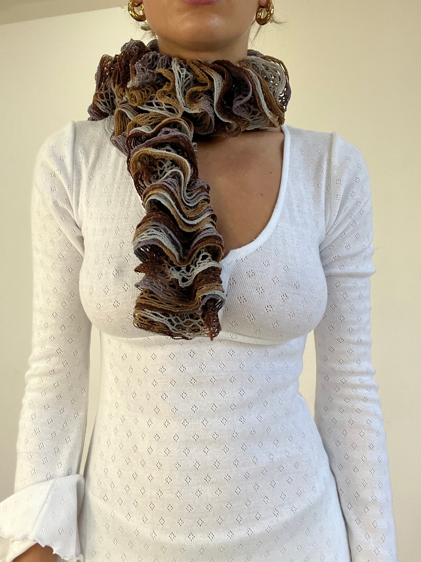 WINTER TRENDS | beige and grey ruffle scarf