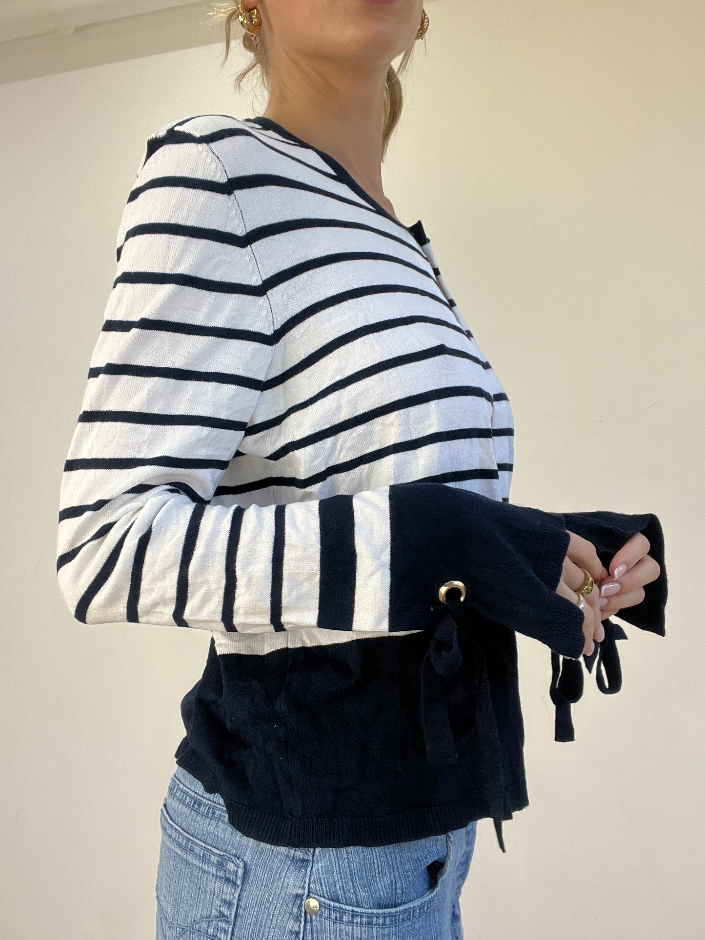 WINTER TRENDS | small white and navy striped cardigan