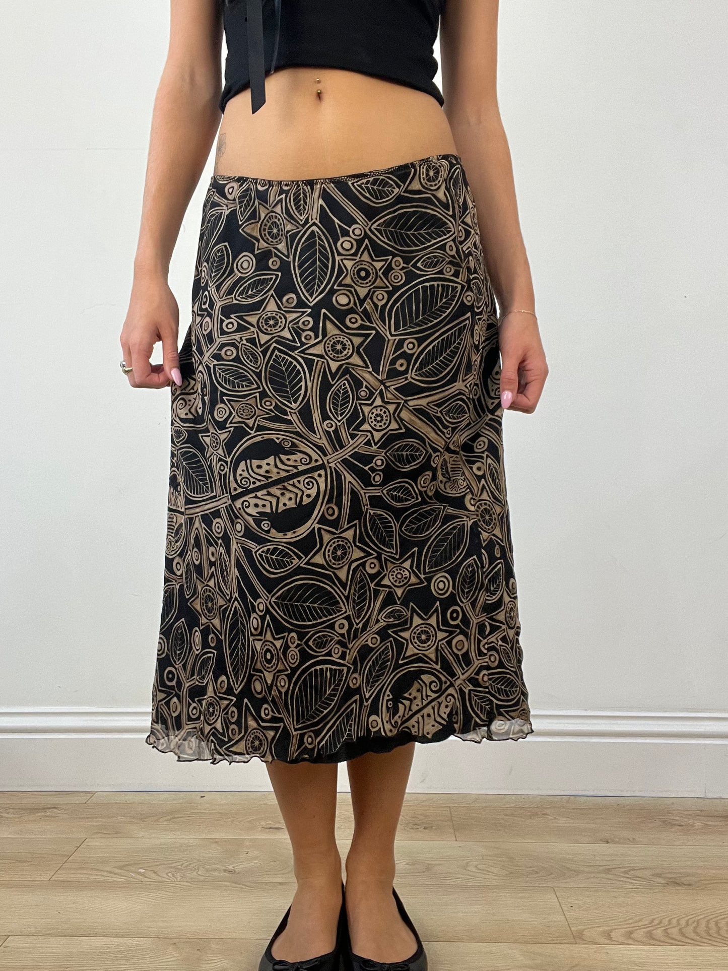 💻AUTUMN ESSENTIALS | medium black midi skirt with brown floral print