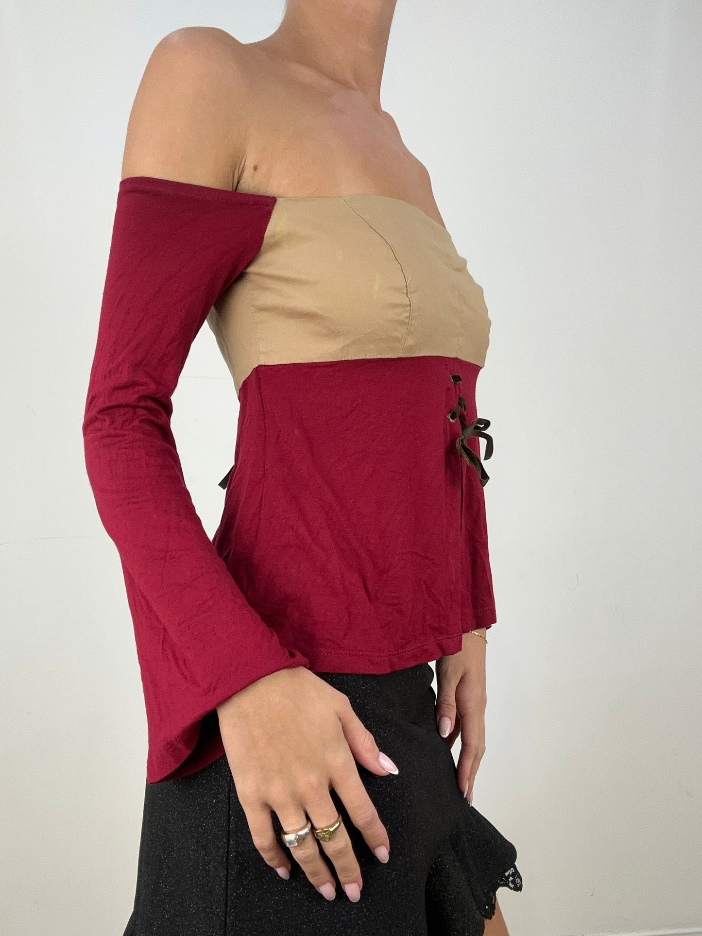 HALLOWEEN | small beige and burgundy off the shoulder top