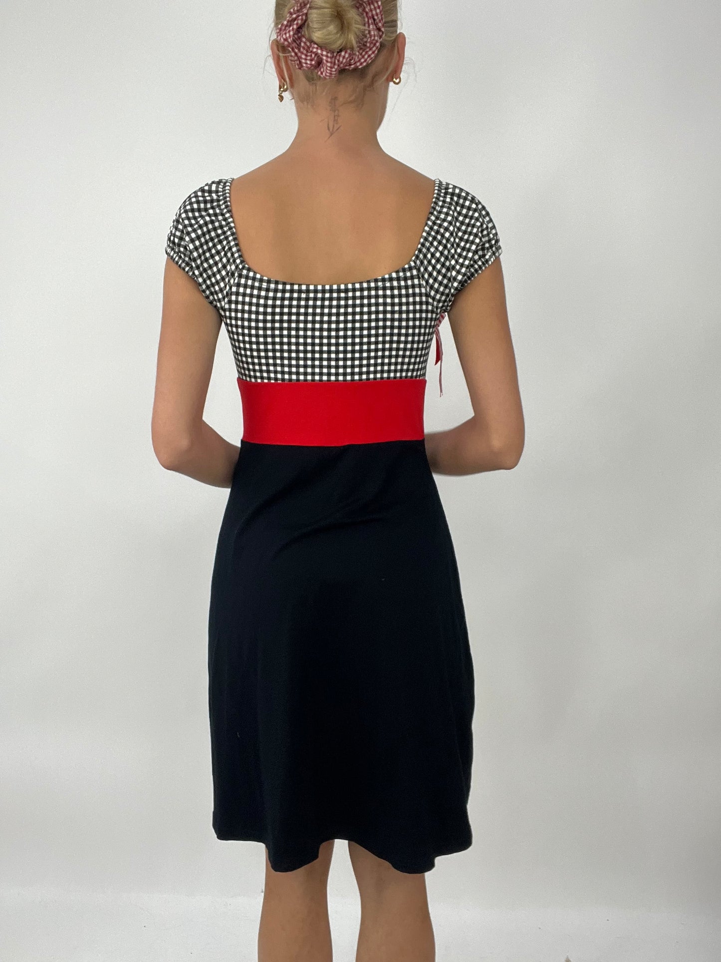 TAYLOR SWIFT DROP | medium black dress with gingham print and red banding