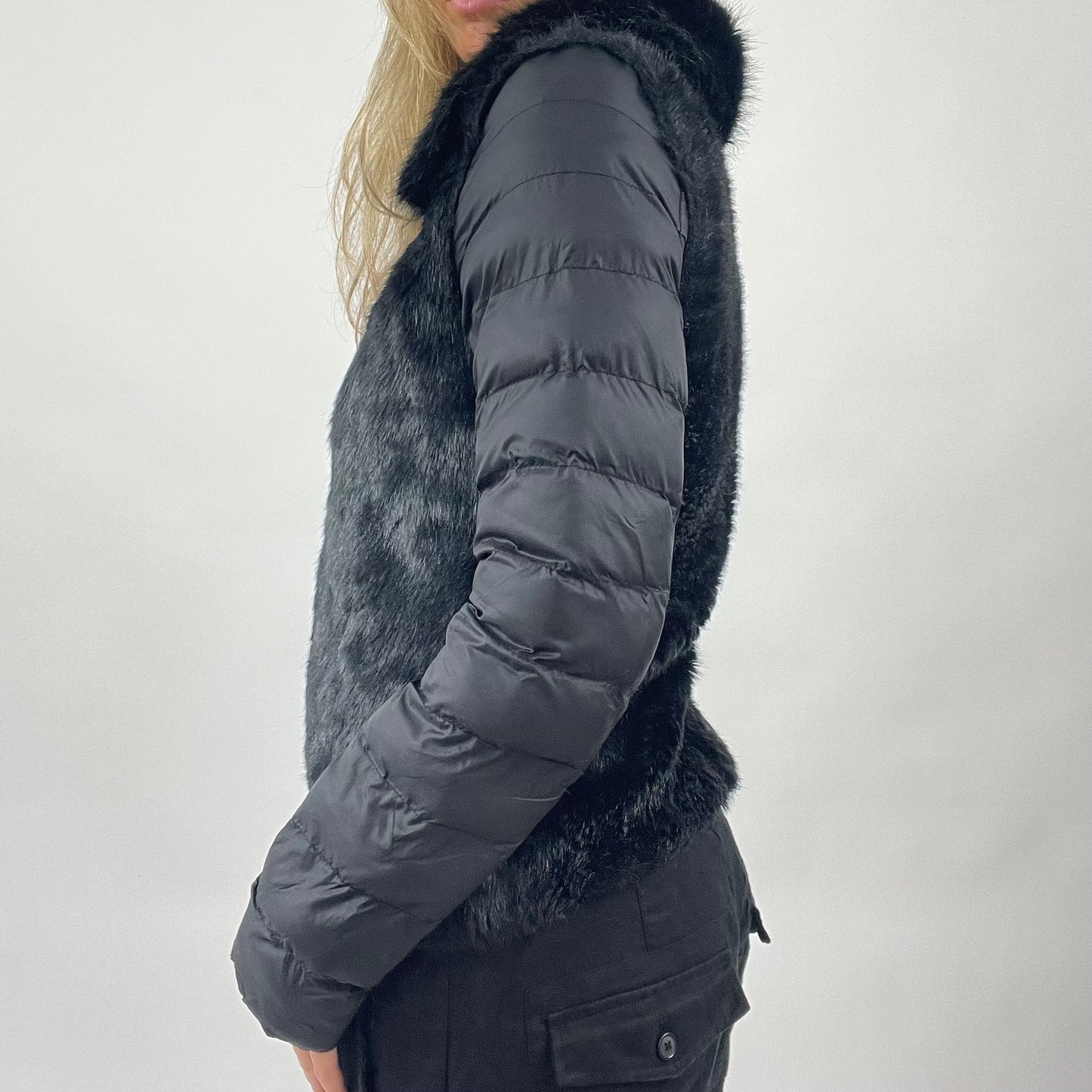 90s MINIMALISM | small black puffer jacket with fluffy front