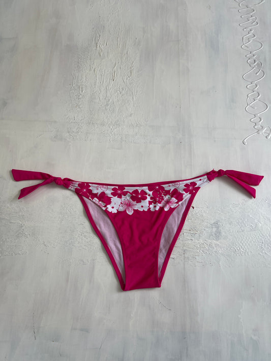 BRITISH SUMMER GIRL DROP | medium pink bikini bottoms with white floral print