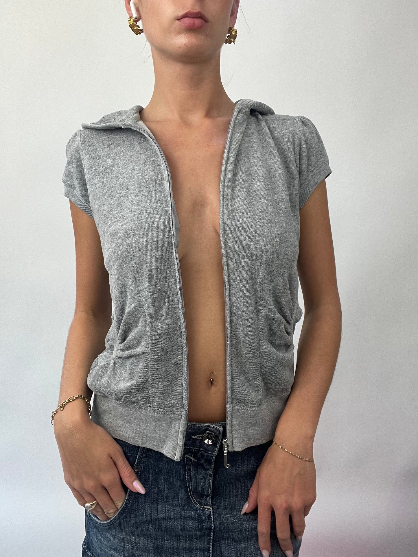 BRAT GIRL SUMMER DROP | medium grey juicy couture short sleeve velour hoodie