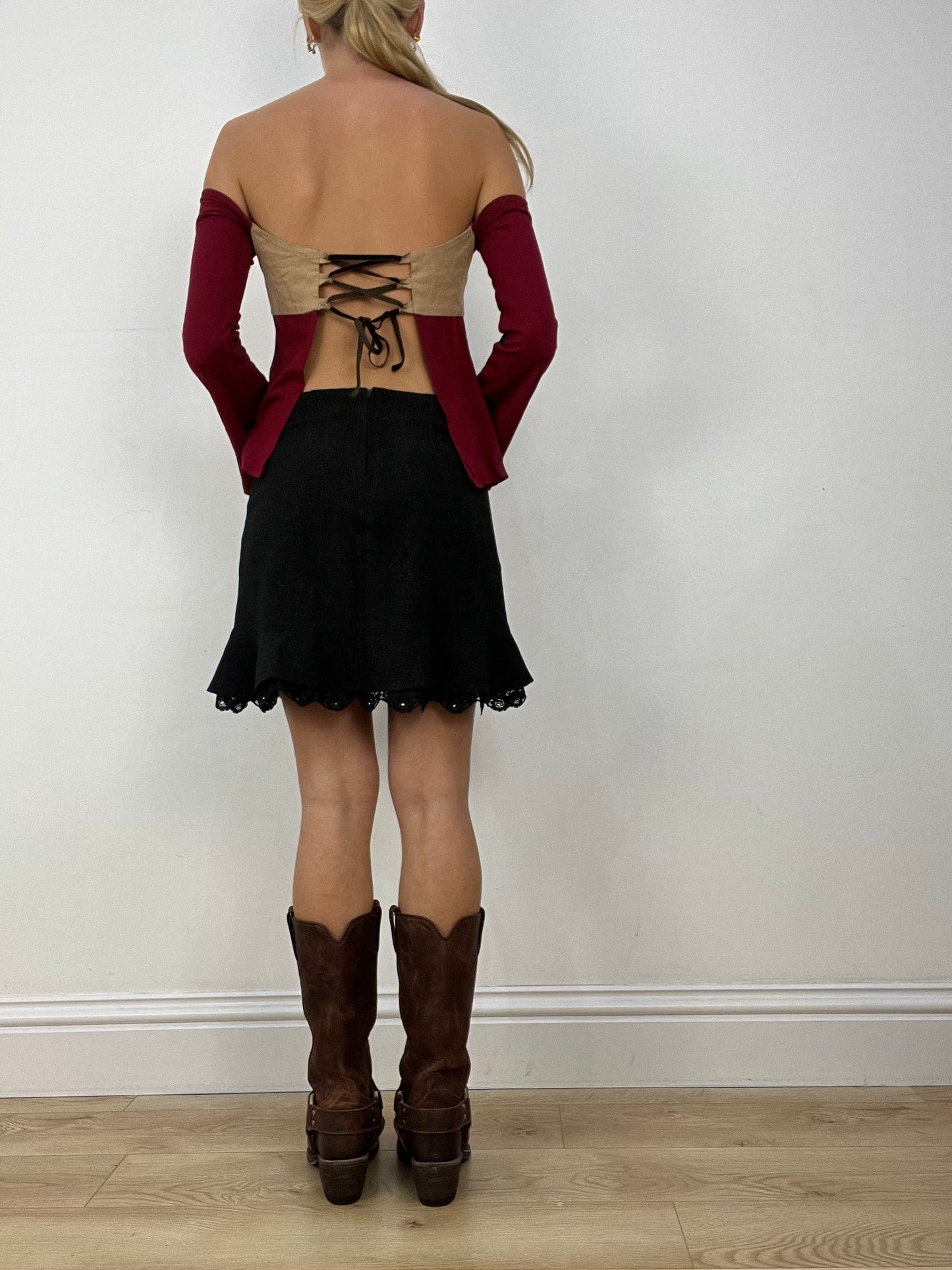 HALLOWEEN | small beige and burgundy off the shoulder top