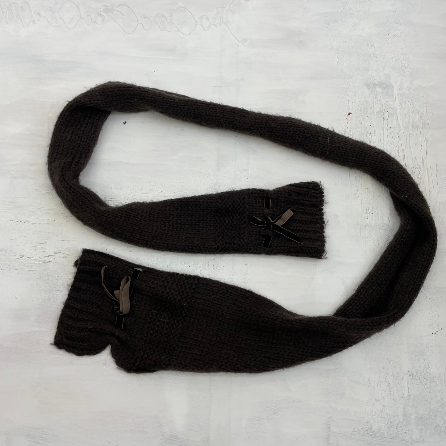 12 DAYS OF XMAS DROP | brown knit scarf with bow details