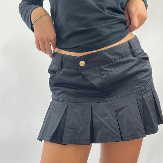 AMELIA GRAY DROP | small black pleated skirt