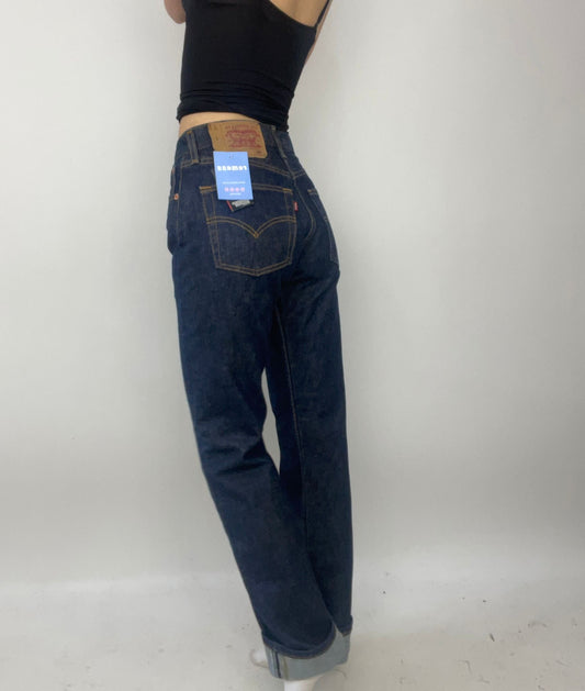 QUIET LUXURY DROP | small dark blue levi’s 501 straight leg jeans