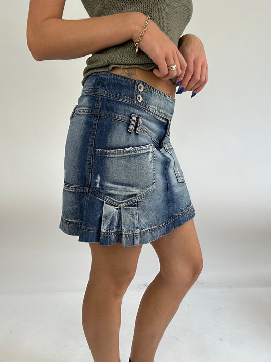 BRITISH SUMMER GIRL DROP | medium blue denim skirt with pleats and pockets
