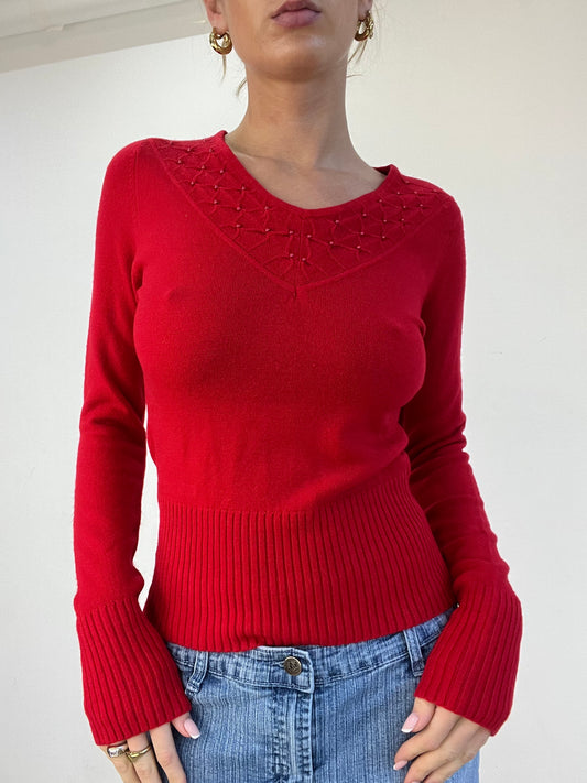 WINTER TRENDS | medium red jumper with pearl neckline