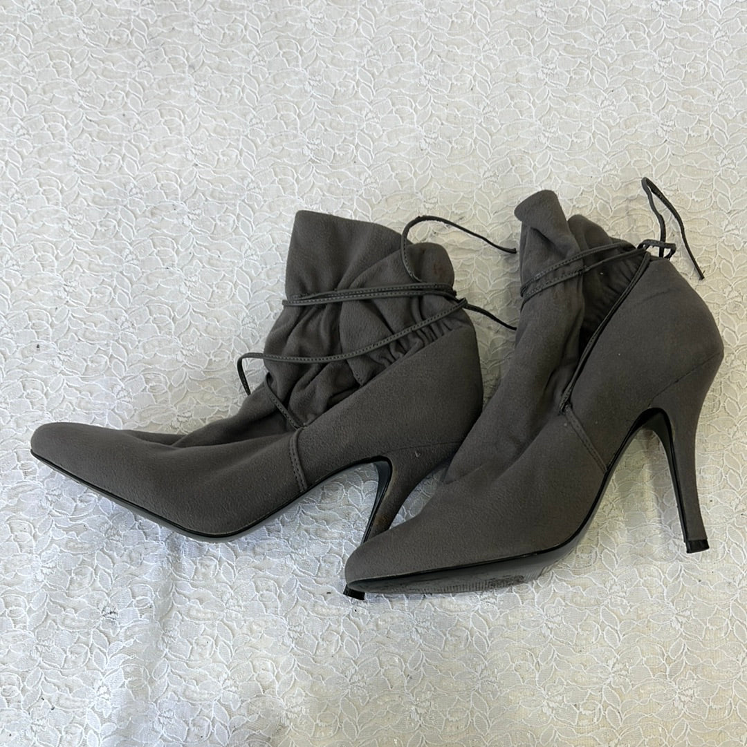 ⭐️90s MINIMALISM DROP | old label next grey lace up boot heels