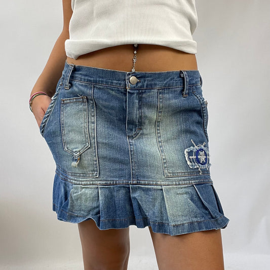 HAILEY BIEBER DROP | small denim skirt with pleats and embroidery