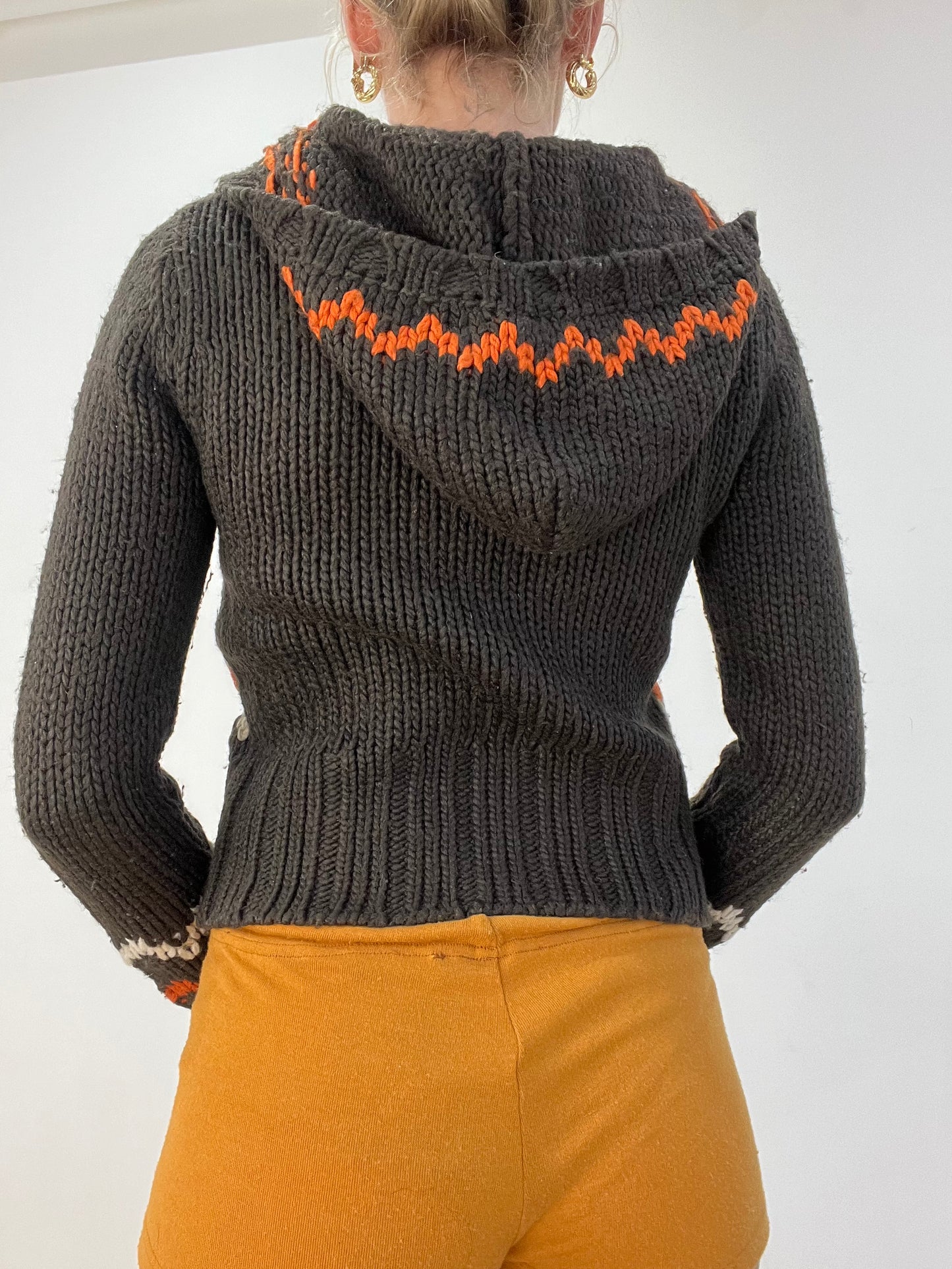 BEST PICKS | small brown and orange knitted zip up jumper