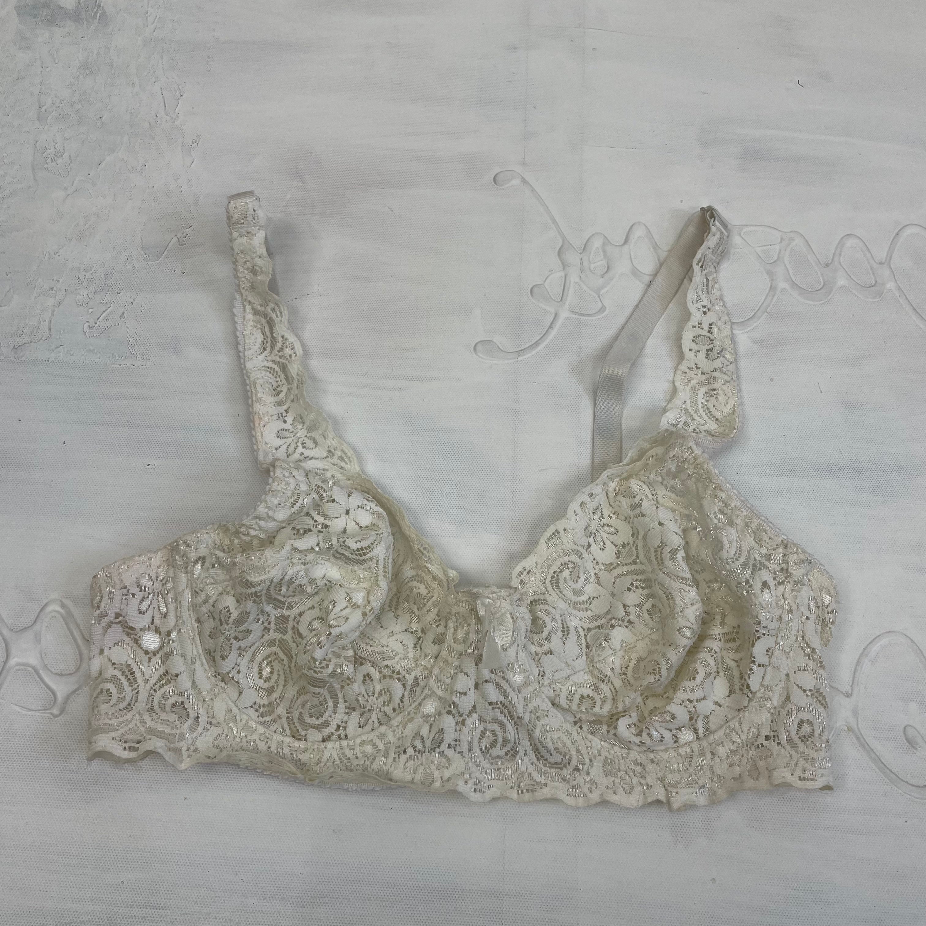 ETHEREAL GIRL DROP | small white lace padded bra