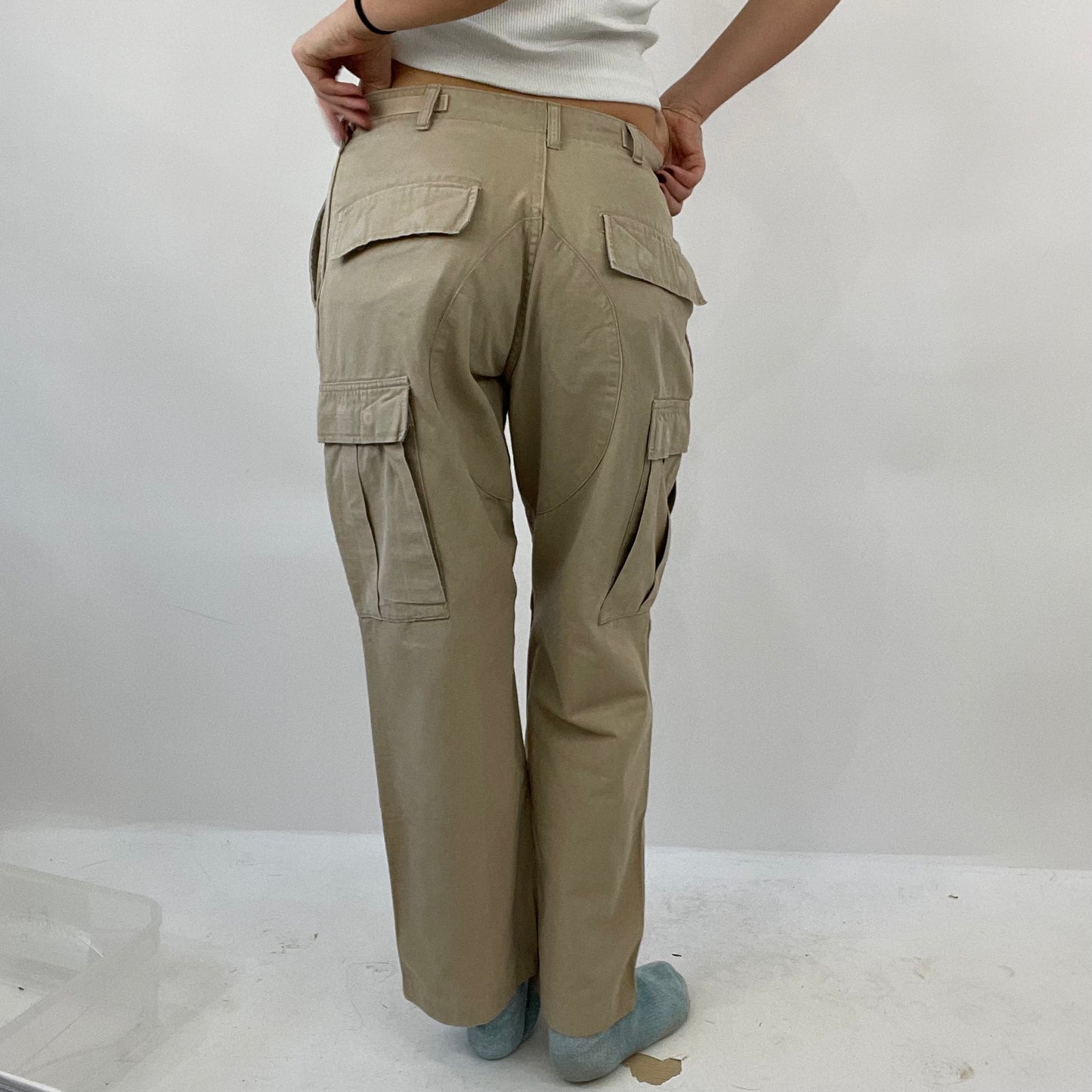 💻12 DAYS OF XMAS DROP | small beige cargo trousers