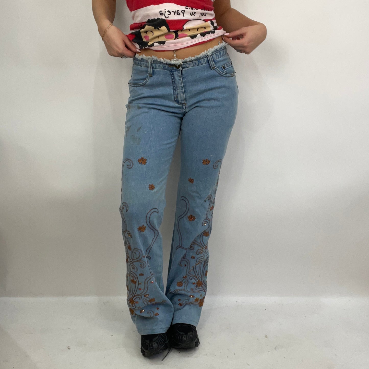 STUDIO FAVES | small denim jeans with embroidery and gems