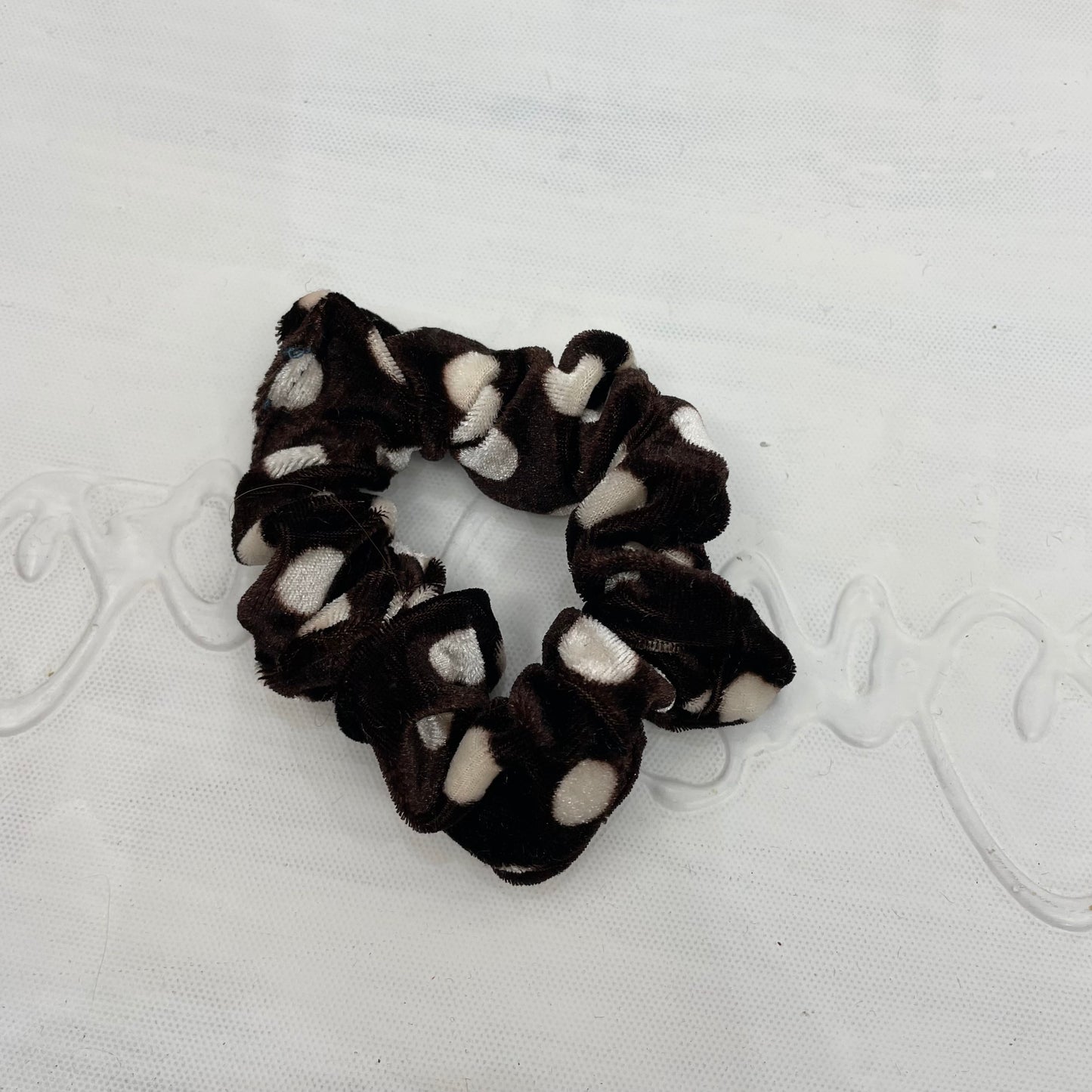 💻⭐️ | brown and white polka dot scrunchie