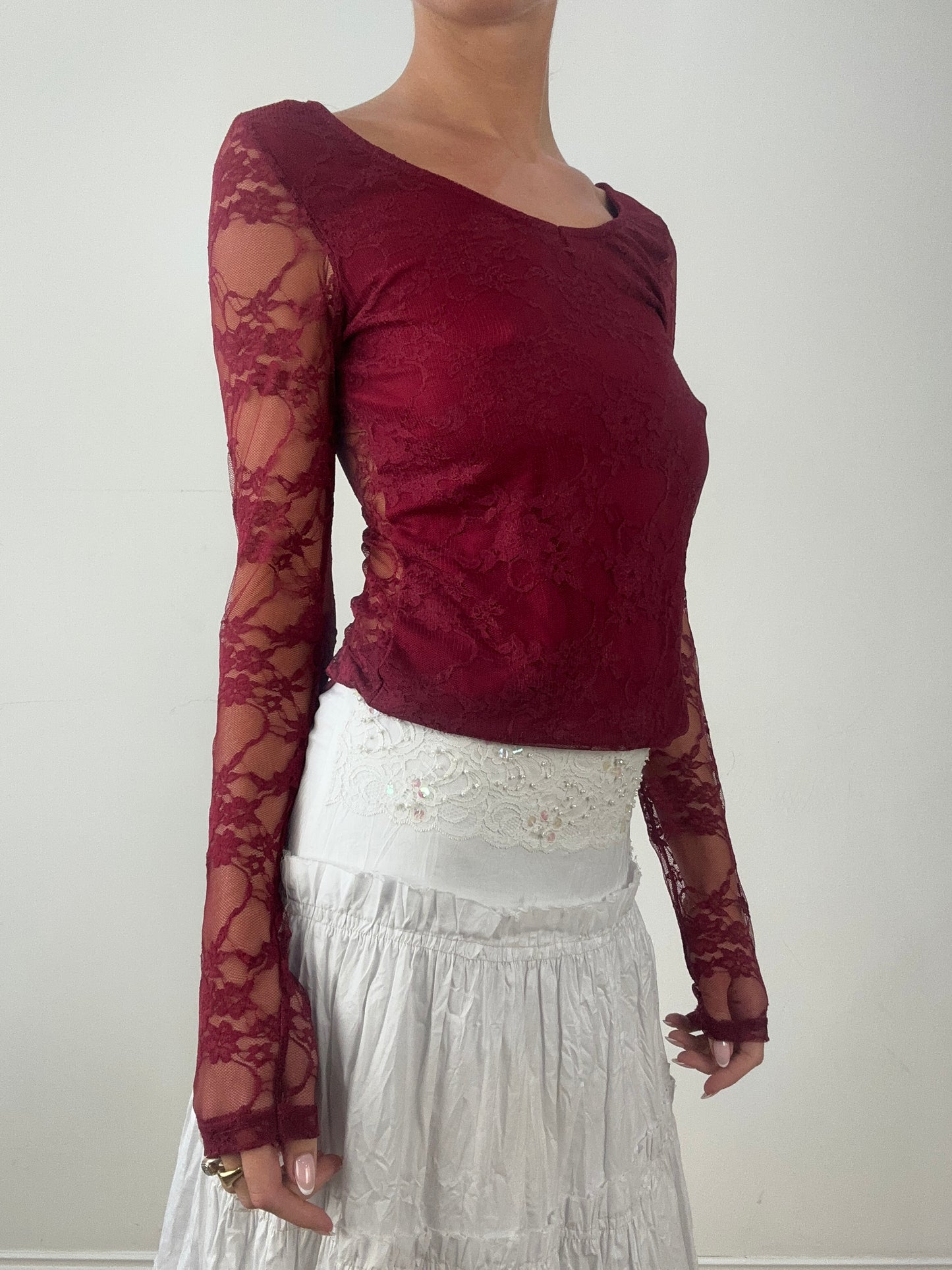 HALLOWEEN | medium burgundy lace long sleeved top