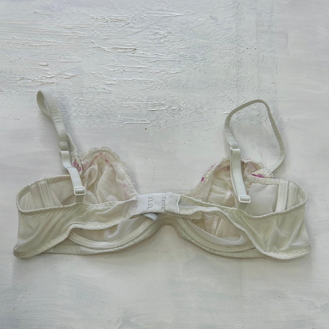 INSTA BADDIE DROP | small cream mesh intimissimi bra with embroidery