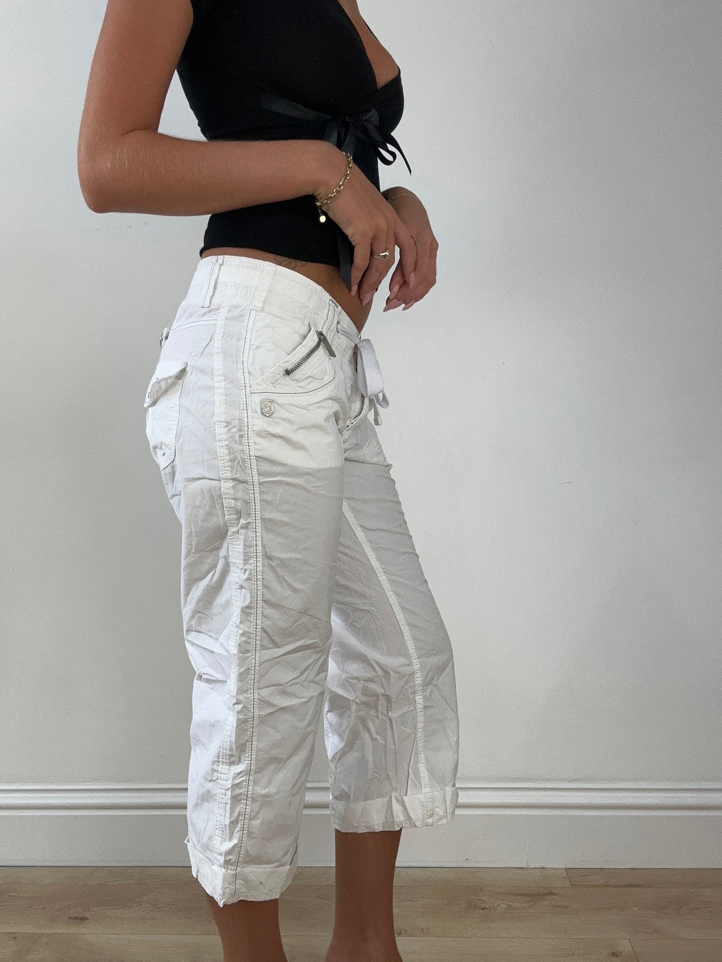 SIRENCORE | medium white 3/4 length cargo trousers