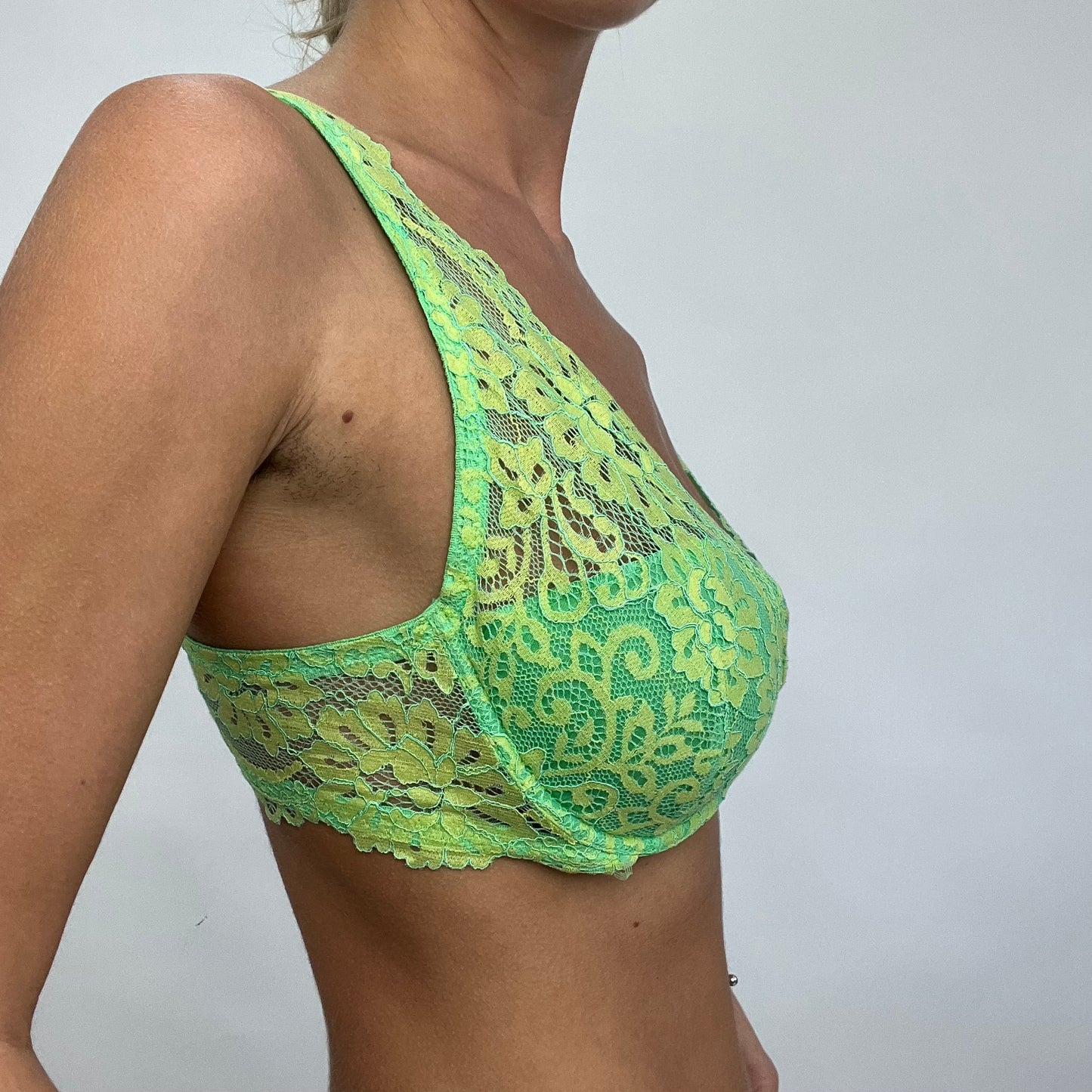 💚 DAINTY DROP | small intimissimi green lacy bra