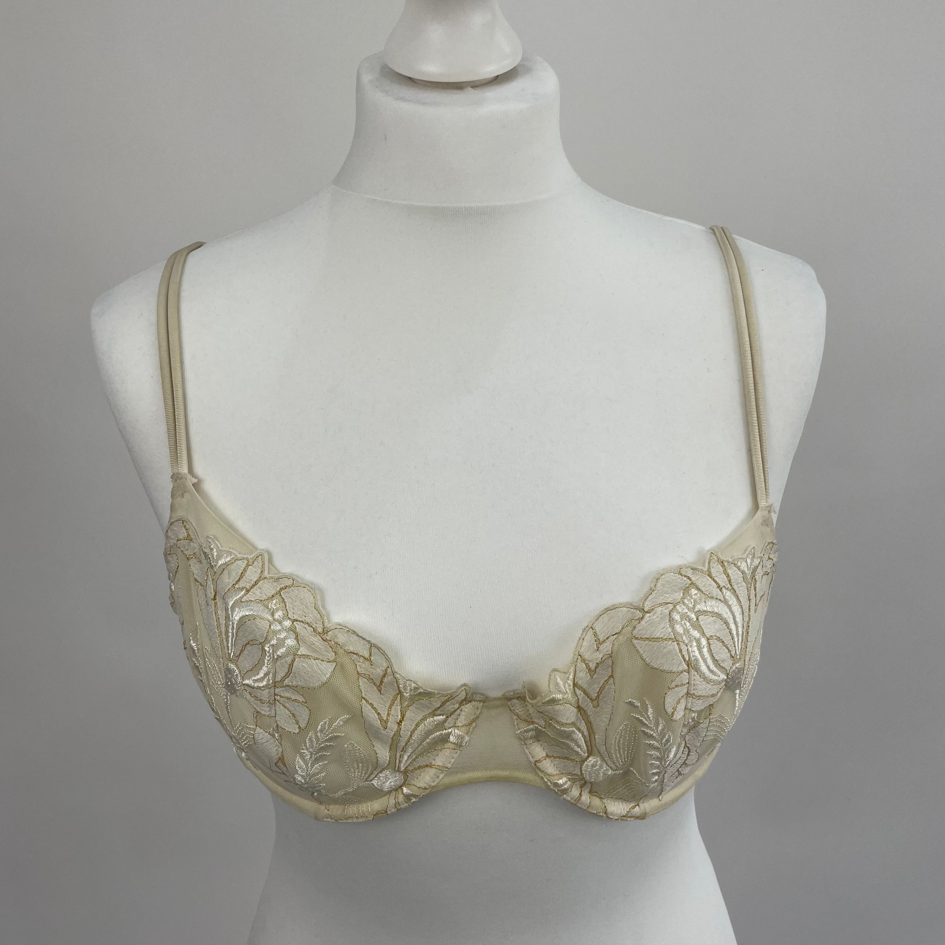 GRUNGE COQUETTE DROP, small cream lace bra