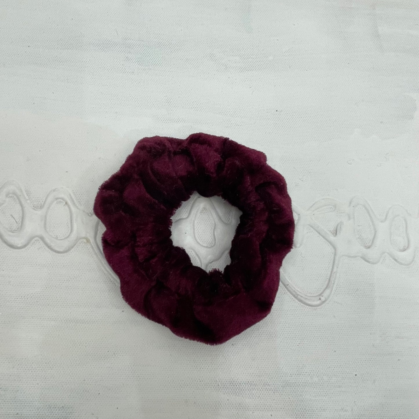 💻⭐️ | burgundy velvet scrunchie