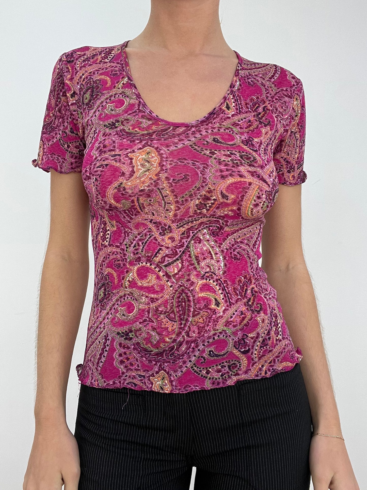 WINTER ESSENTIALS | medium pink paisley print top