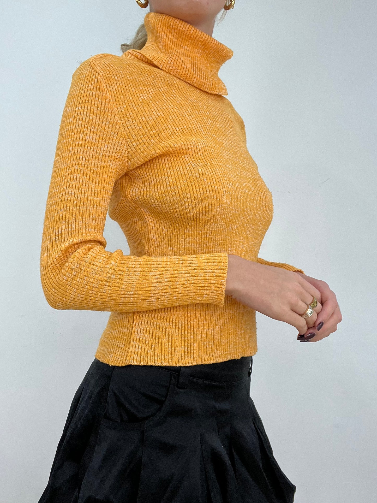 WINTER ESSENTIALS | small orange ribbed roll neck jumper