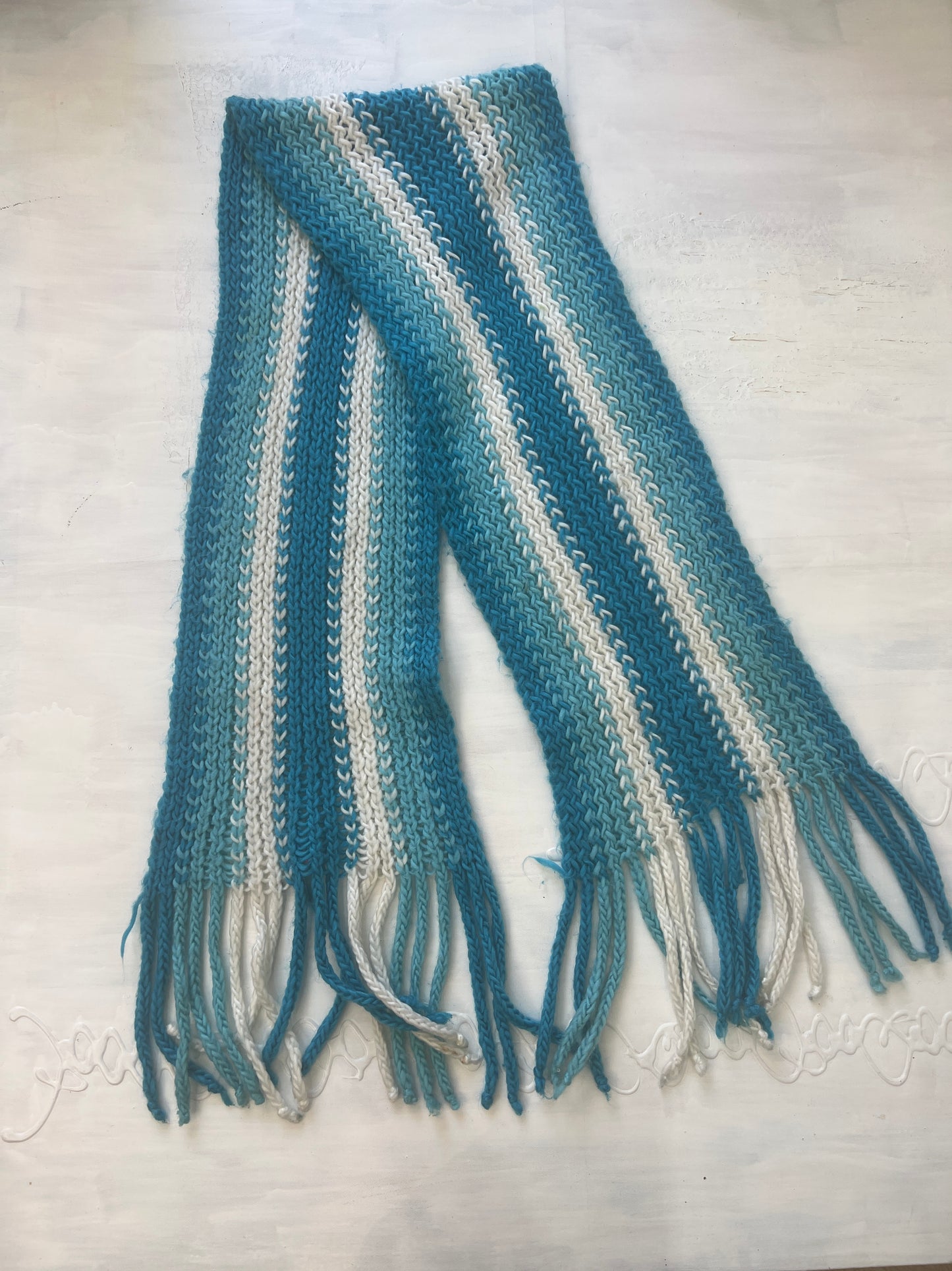 💚 COSY CLASSICS | blue and white crochet knitted scarf