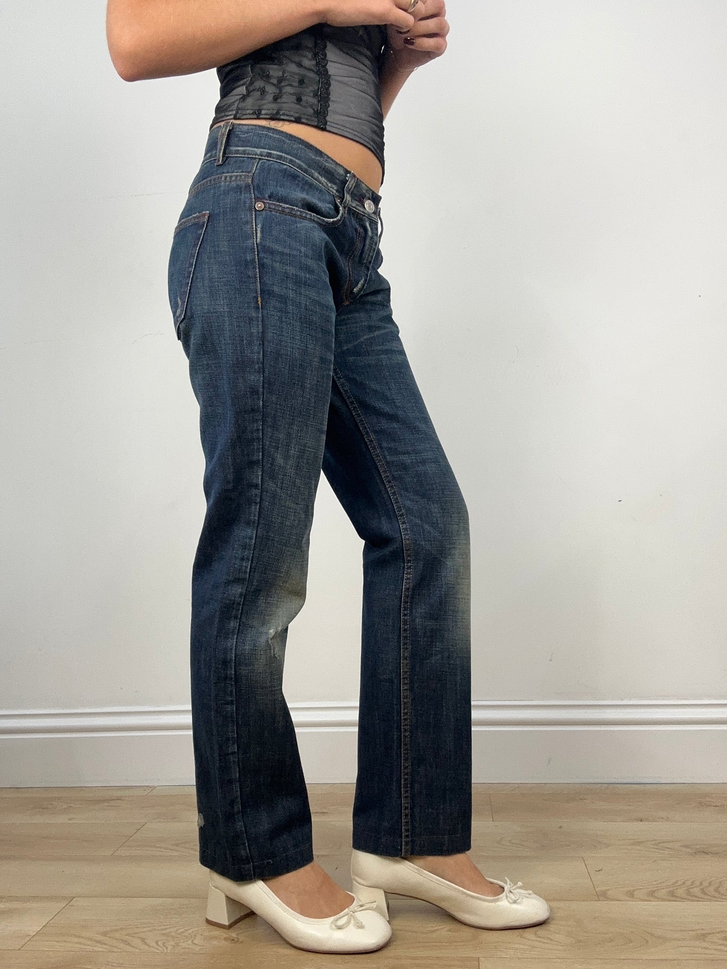 DATE NIGHT | medium dark wash dkny jeans