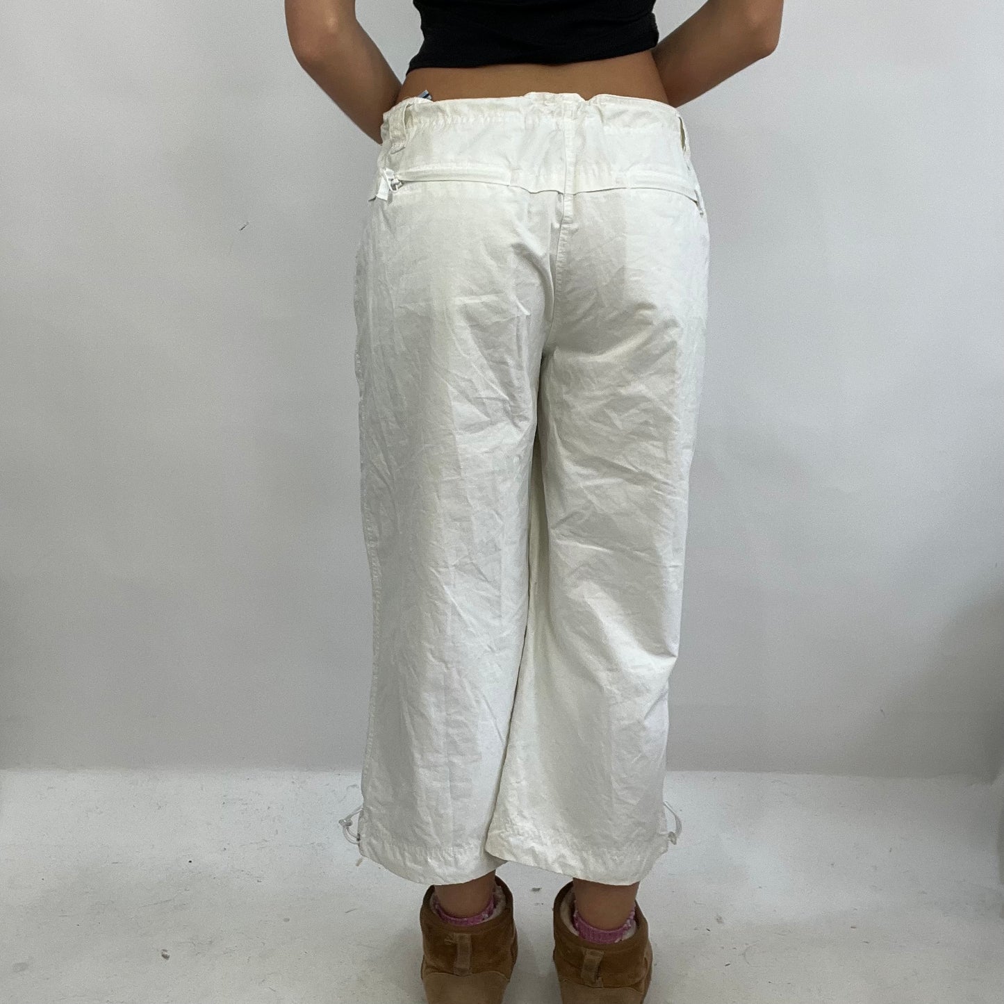 CARRIE BRADSHAW DROP | small white 3/4 length white cargo trousers