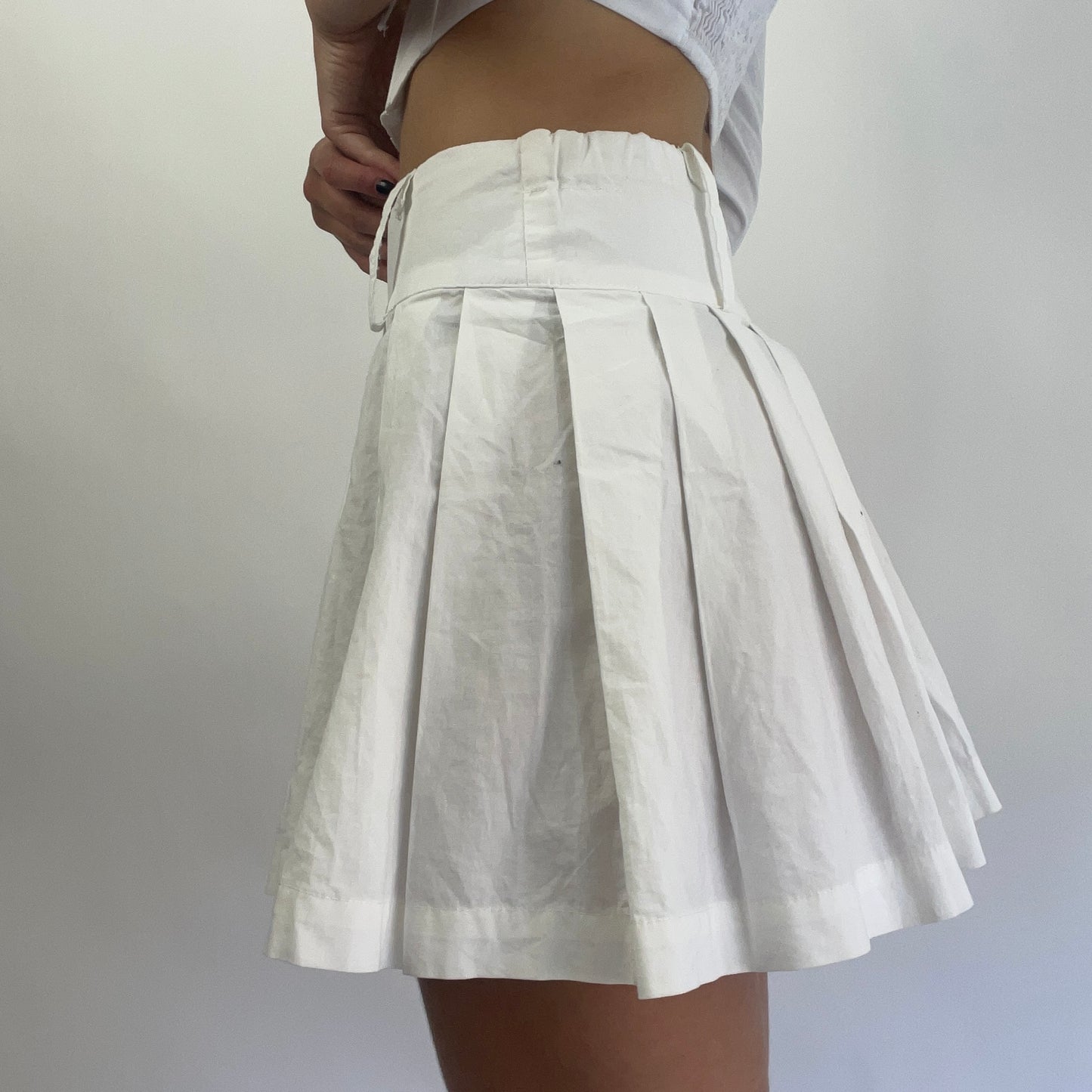 OLIVIA RODRIGO DROP | xs white pleated mini skirt