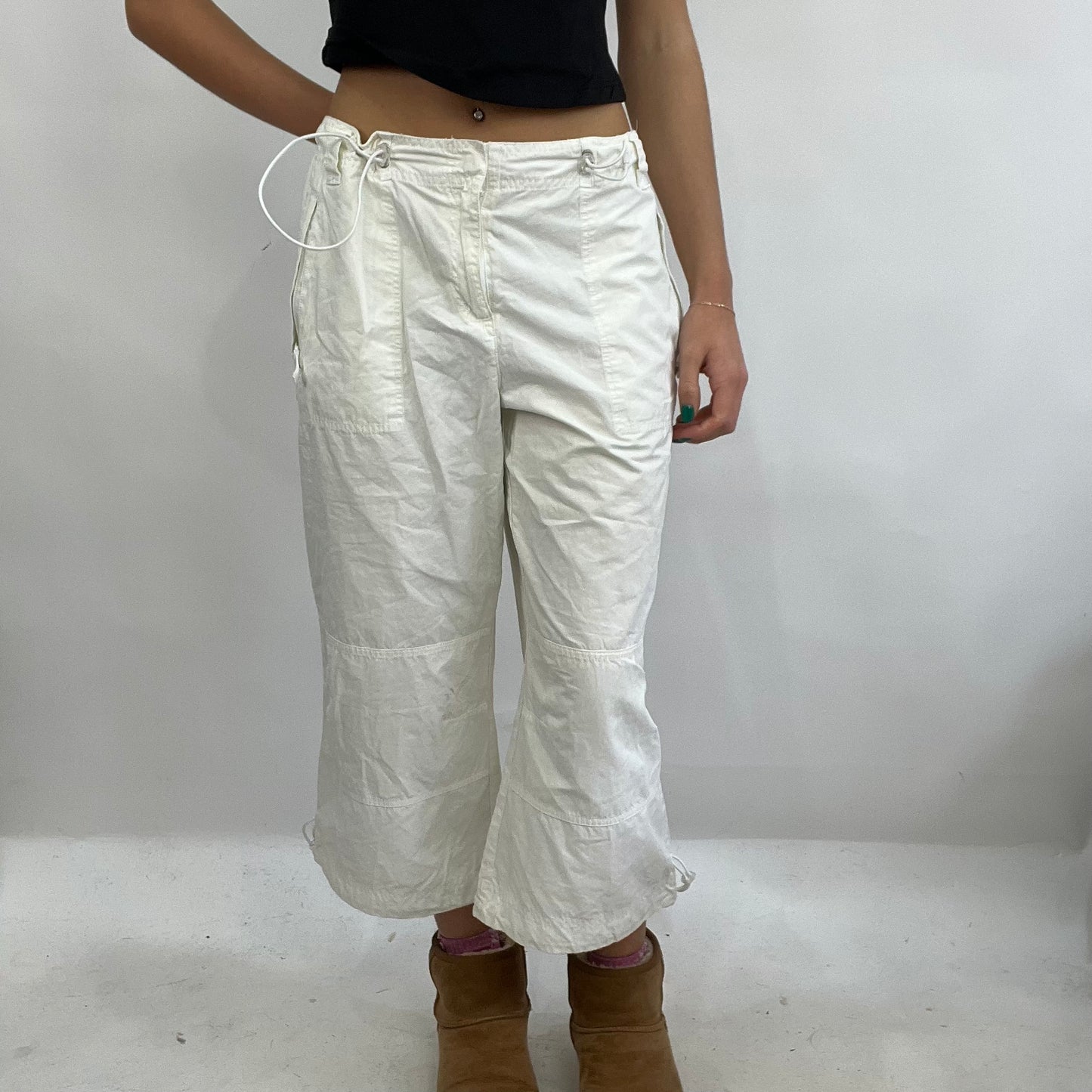 CARRIE BRADSHAW DROP | small white 3/4 length white cargo trousers