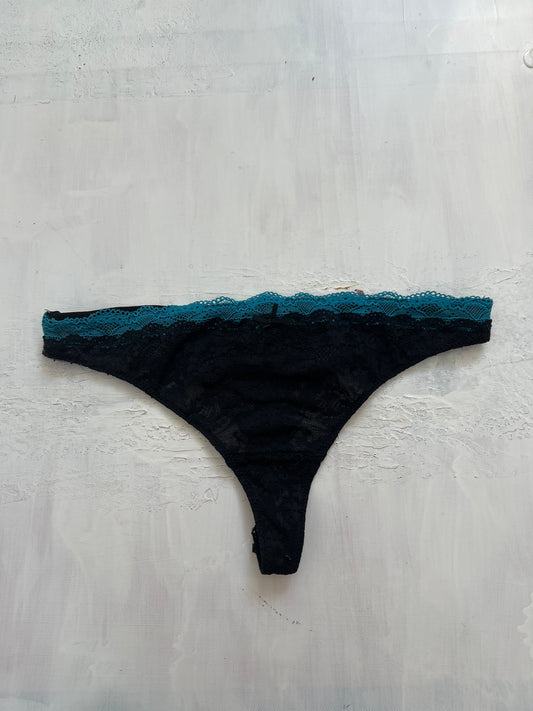 BRAT GIRL SUMMER DROP | small black lace thong