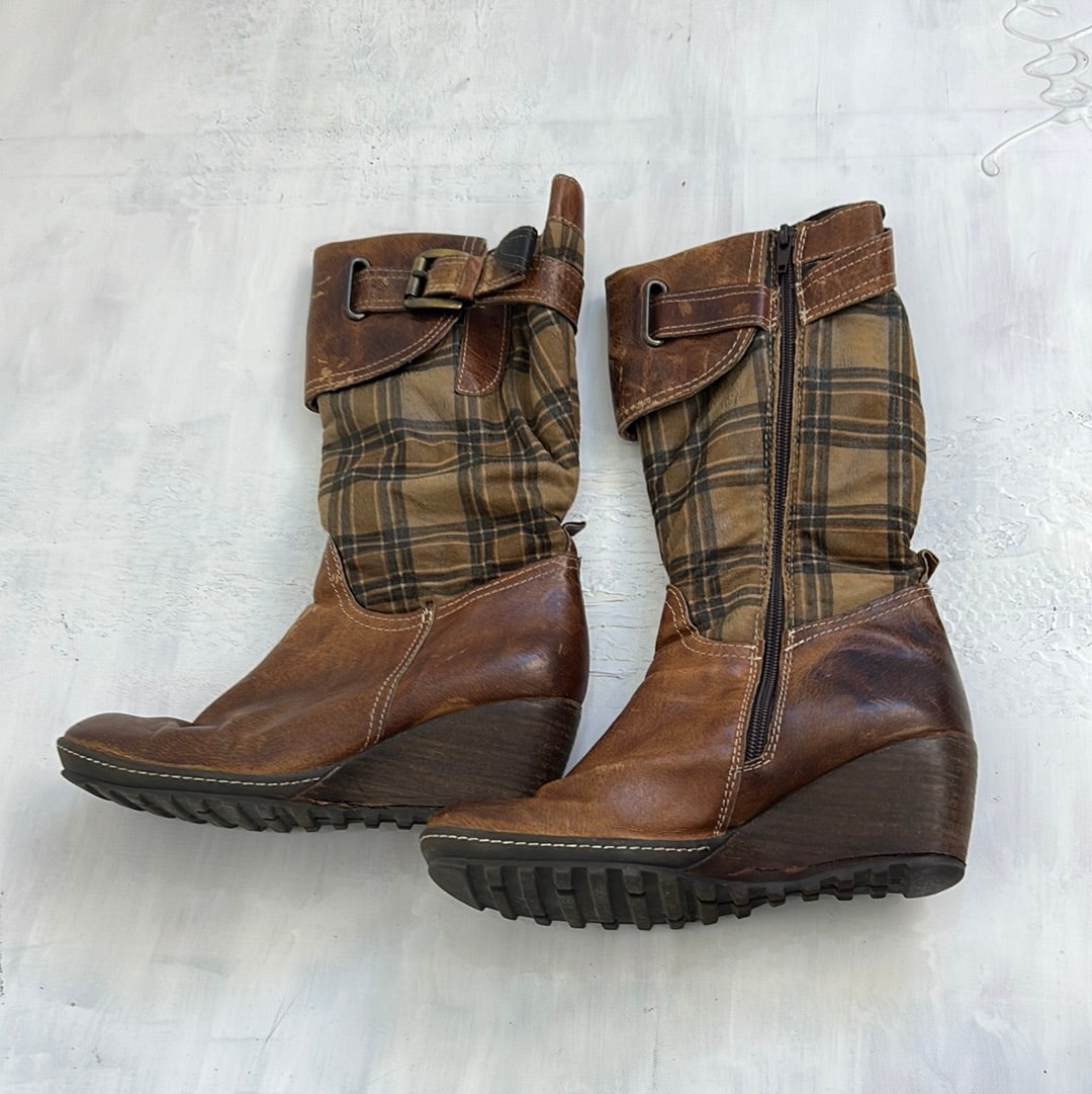 ⭐️TAYLOR SWIFT DROP | size 5 brown checkered boots